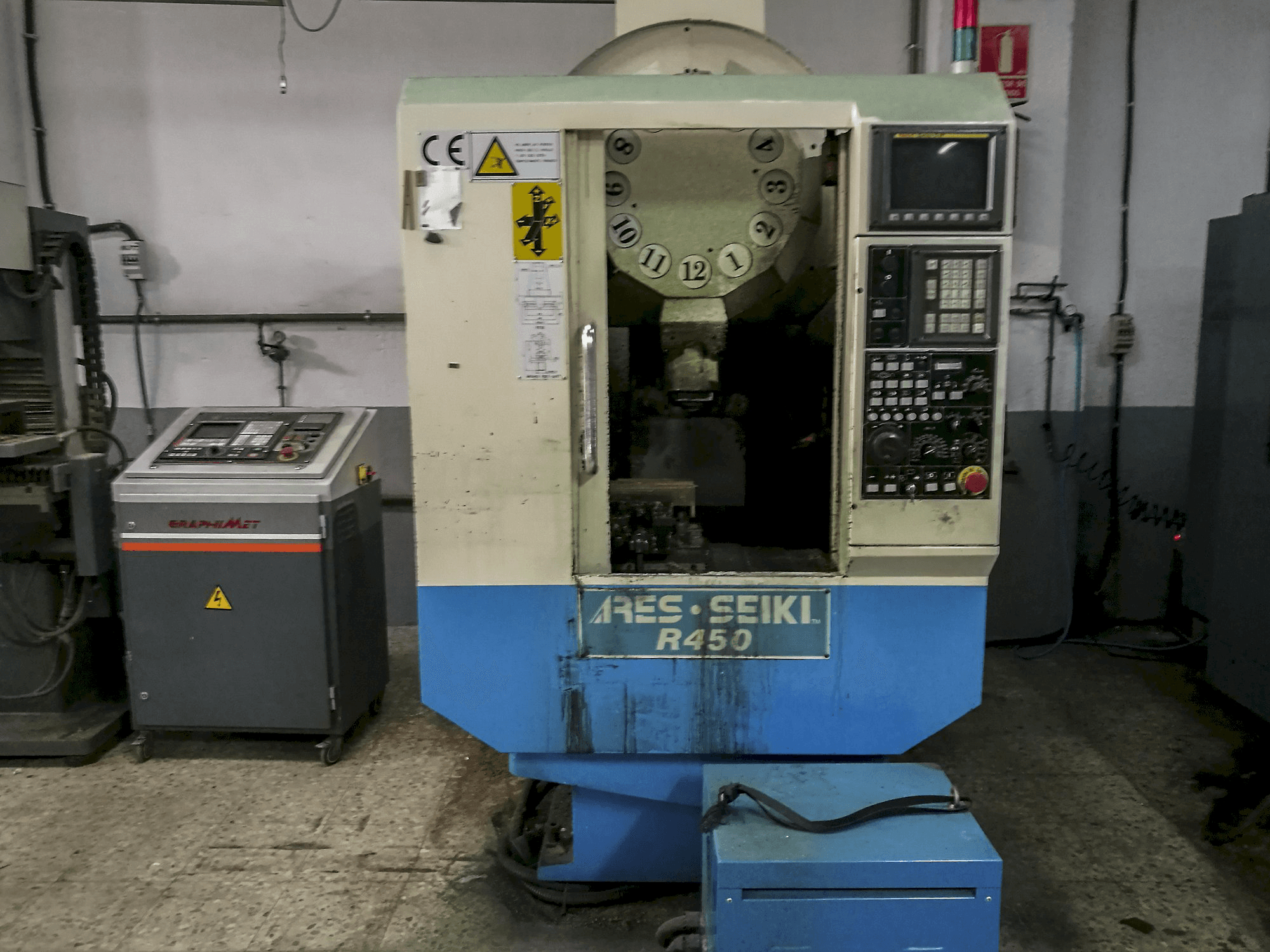Widok z przodu maszyny ARES TC-450