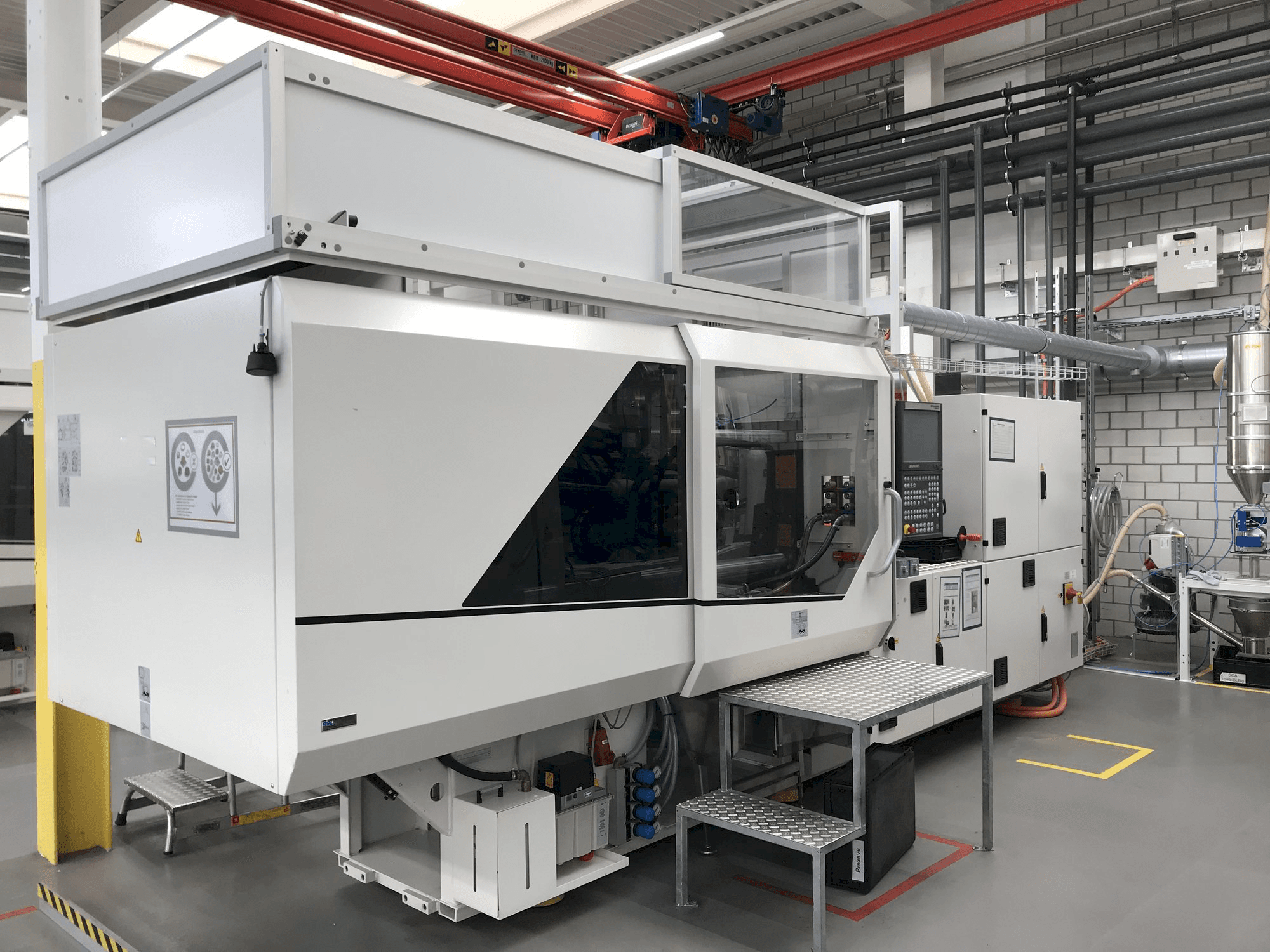 Widok lewej strony maszyny Sumitomo Demag EL-EXIS SP 150/500-475