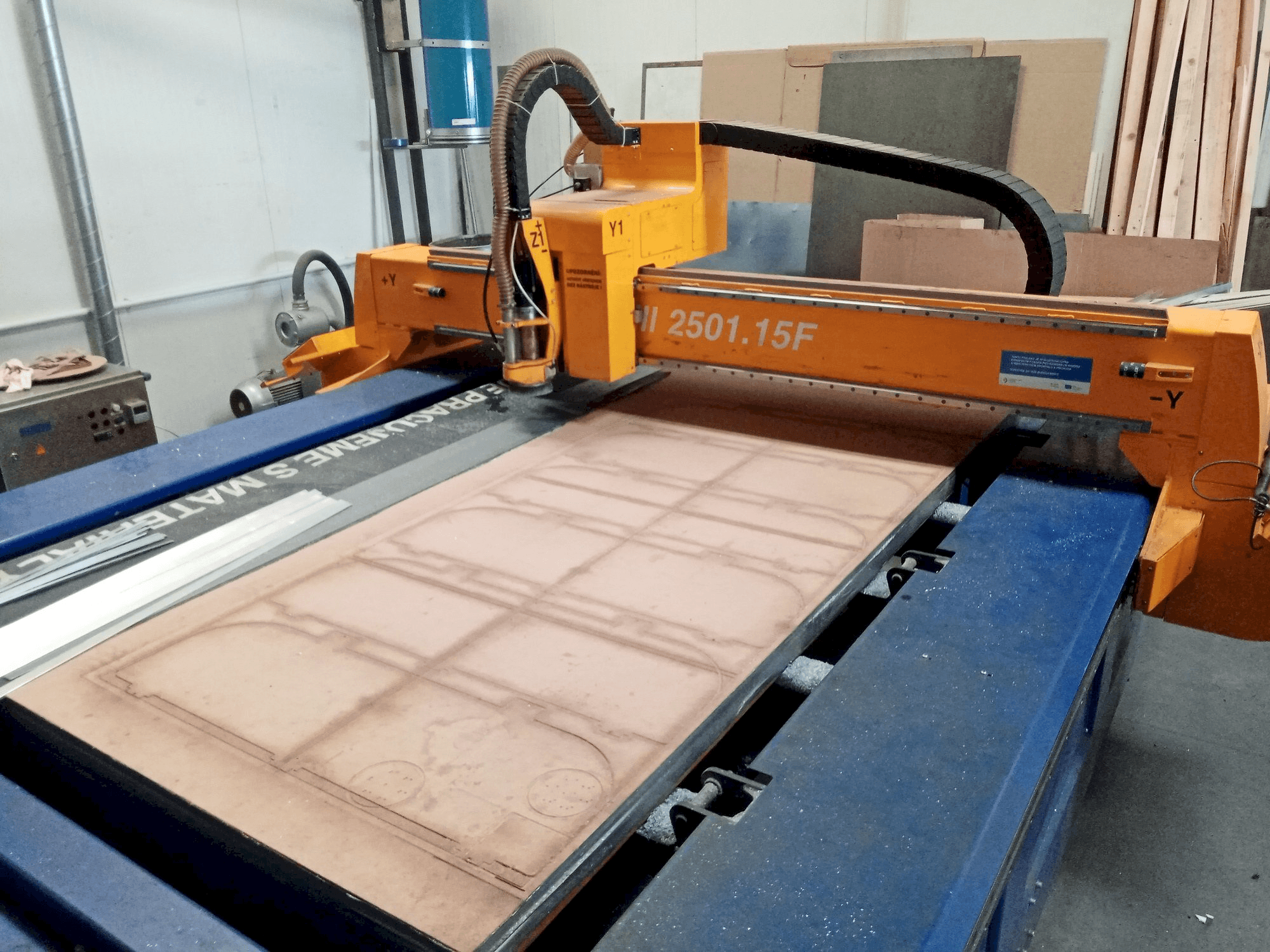 Widok z przodu maszyny MicroStep MICROMILL 2501.15F