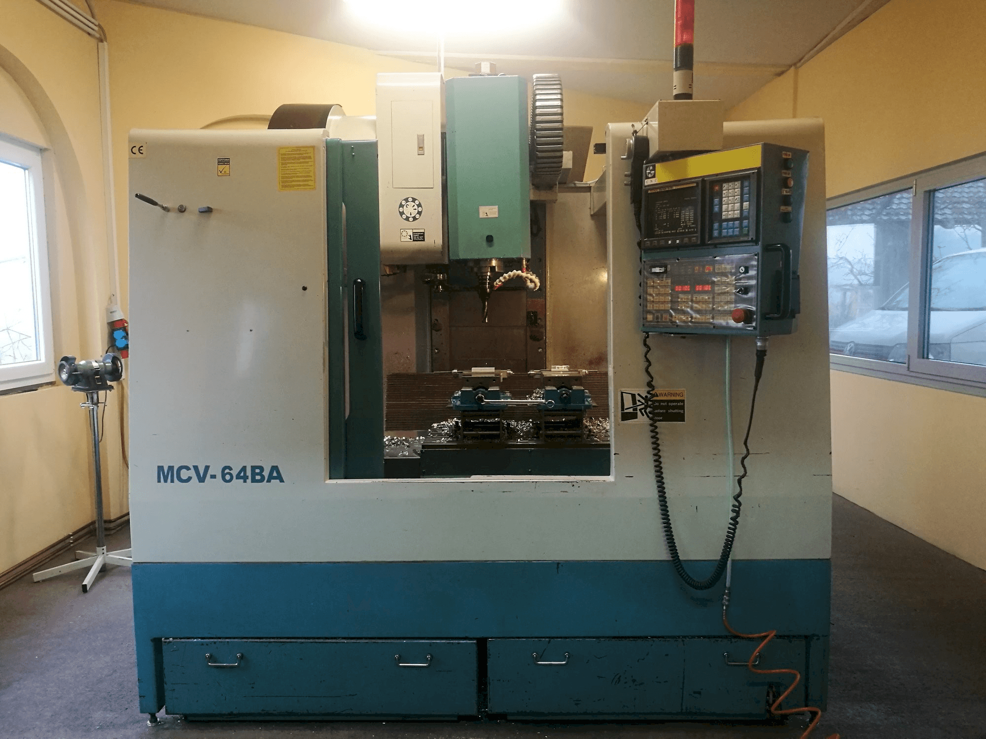 Widok z przodu maszyny PJM MCV-64BA