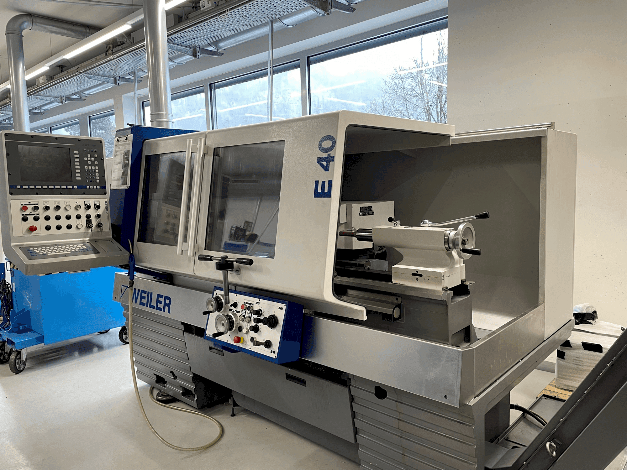 Widok z przodu maszyny Weiler E 40 x 1000