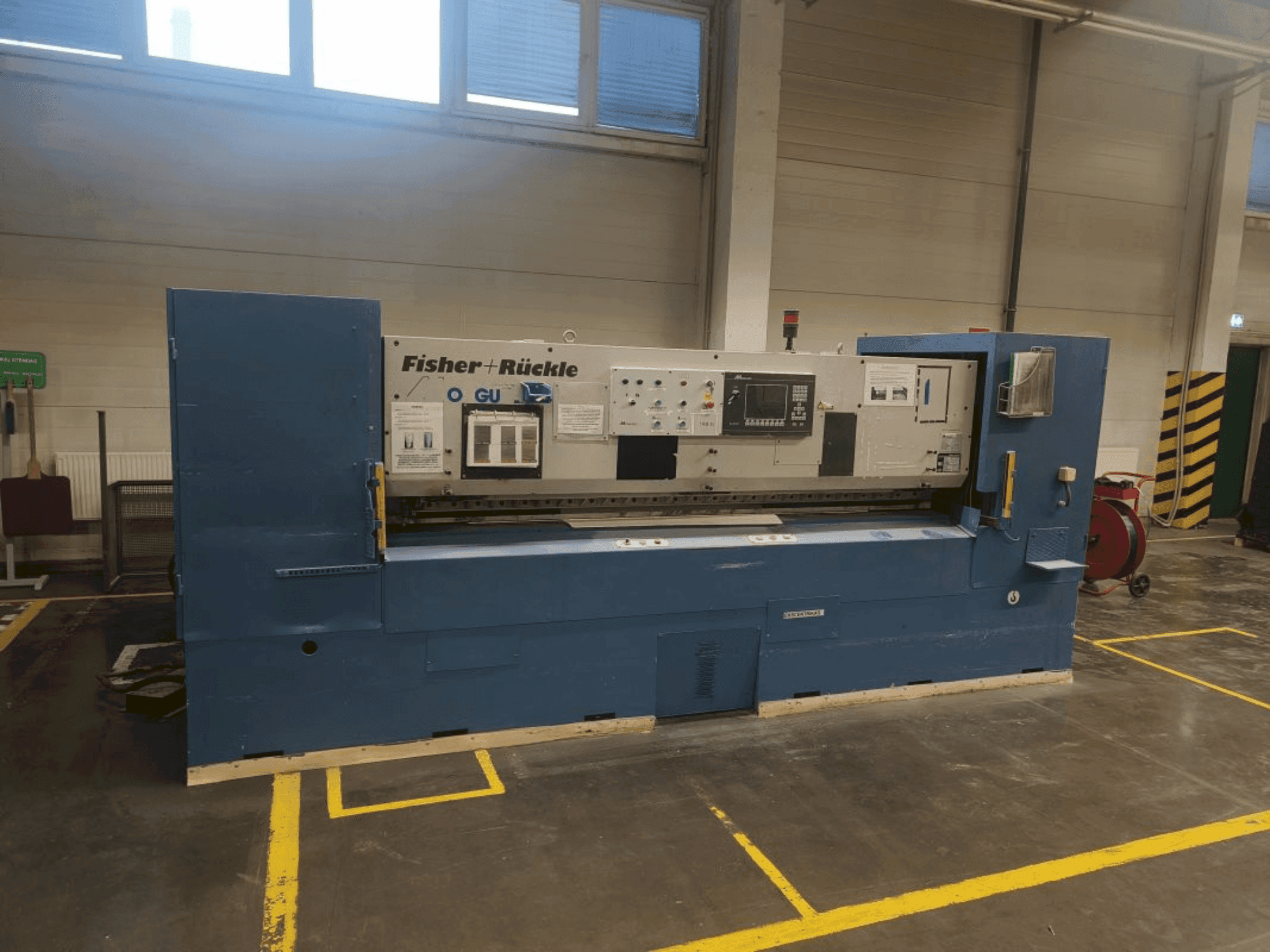 Widok z przodu maszyny FISCHER & RüCKLE Monguzzi AFD 35 / 2600