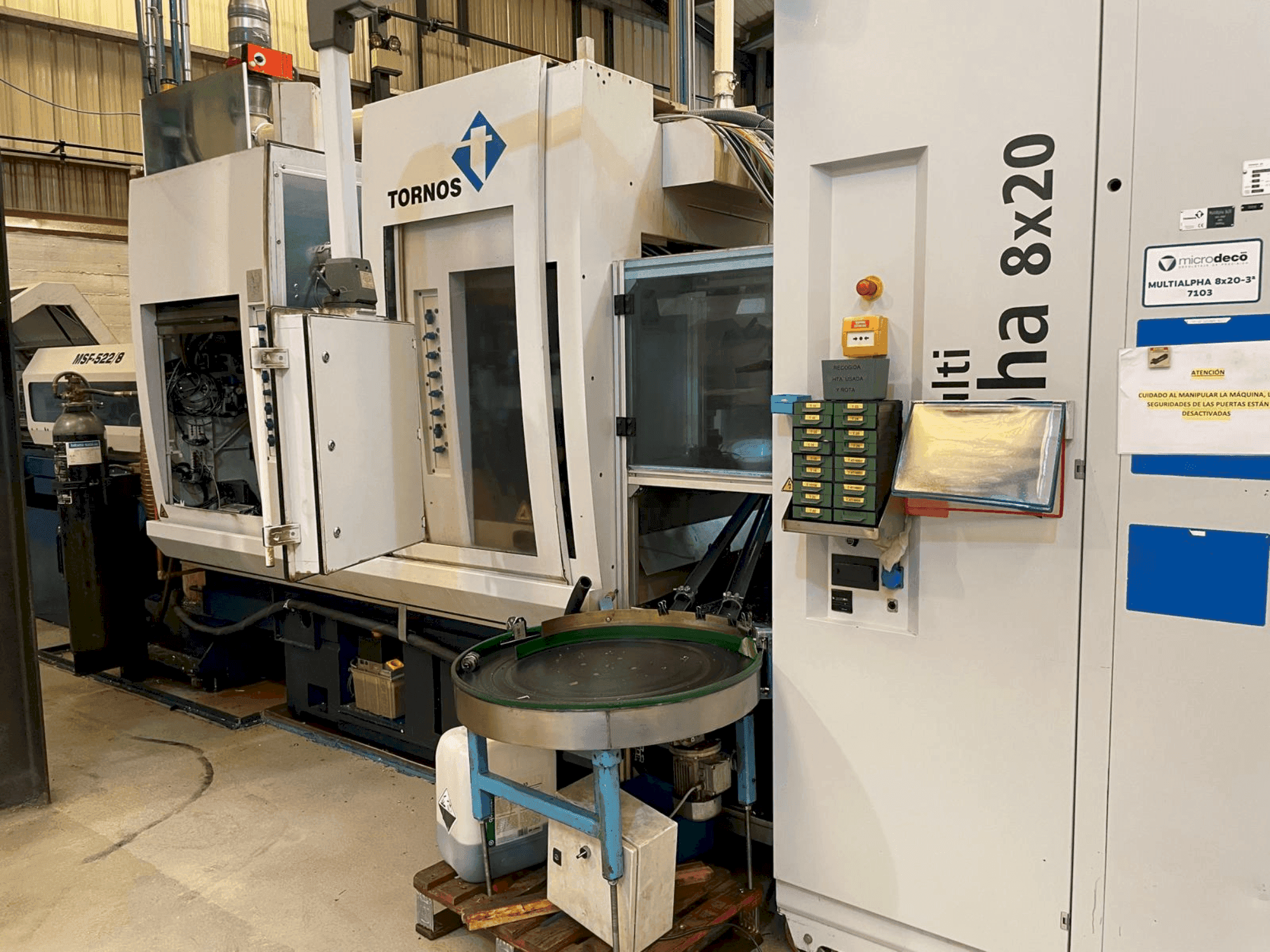 Widok z przodu maszyny TORNOS MultiAlpha 8x20