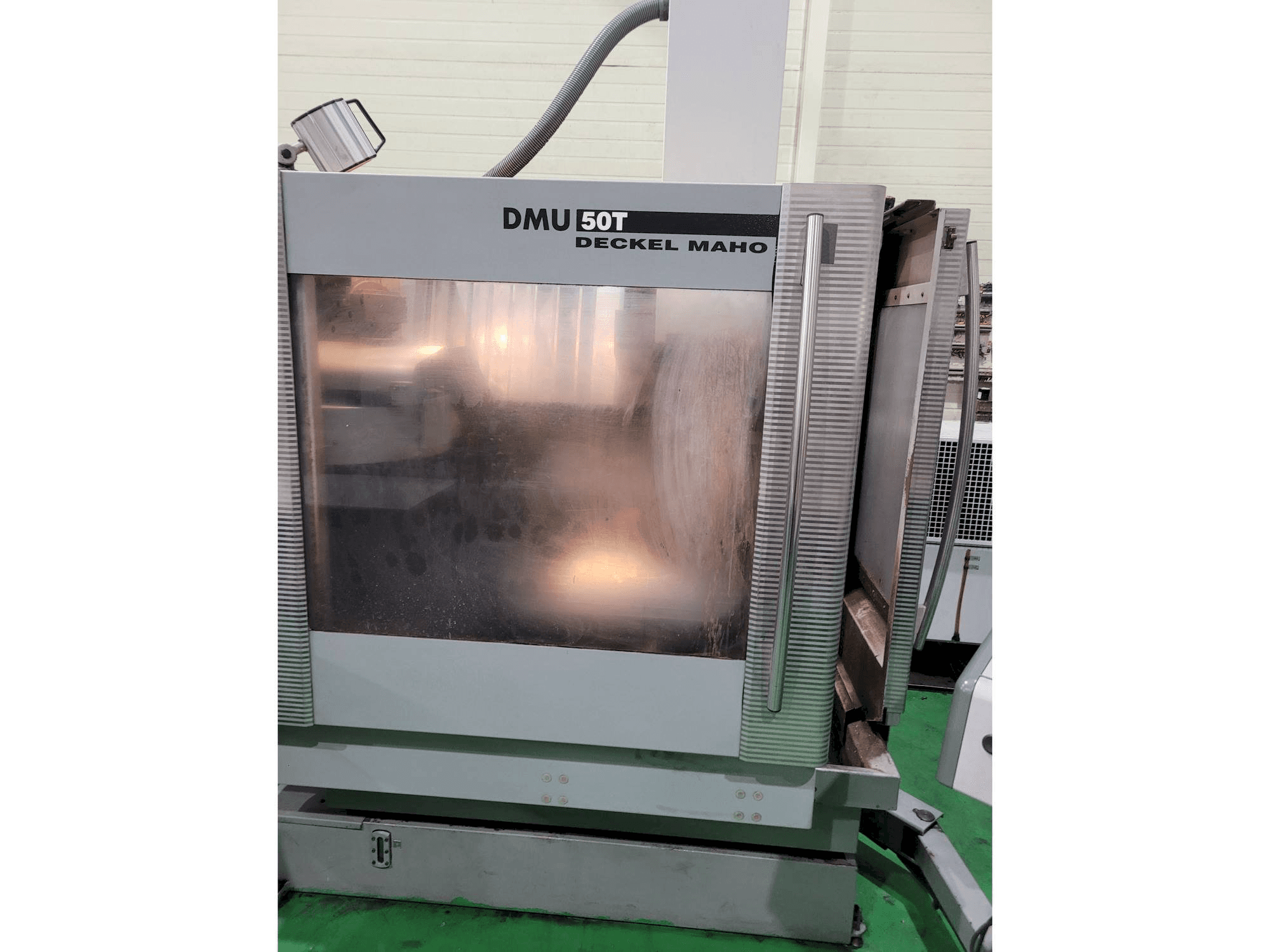 Widok z przodu maszyny DECKEL MAHO DMU 50 T