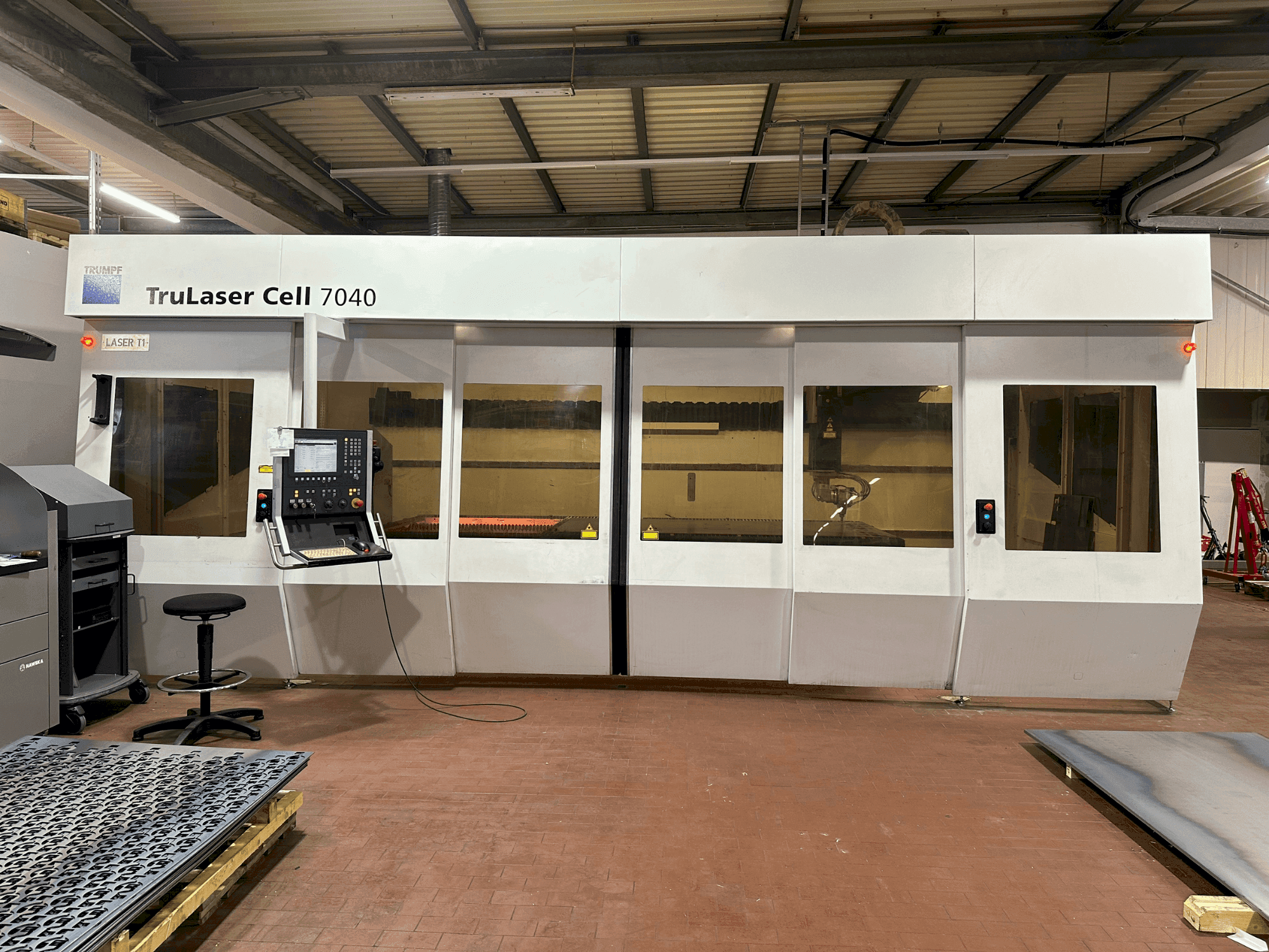 Widok z przodu maszyny TRUMPF TruLaser Cell 7040