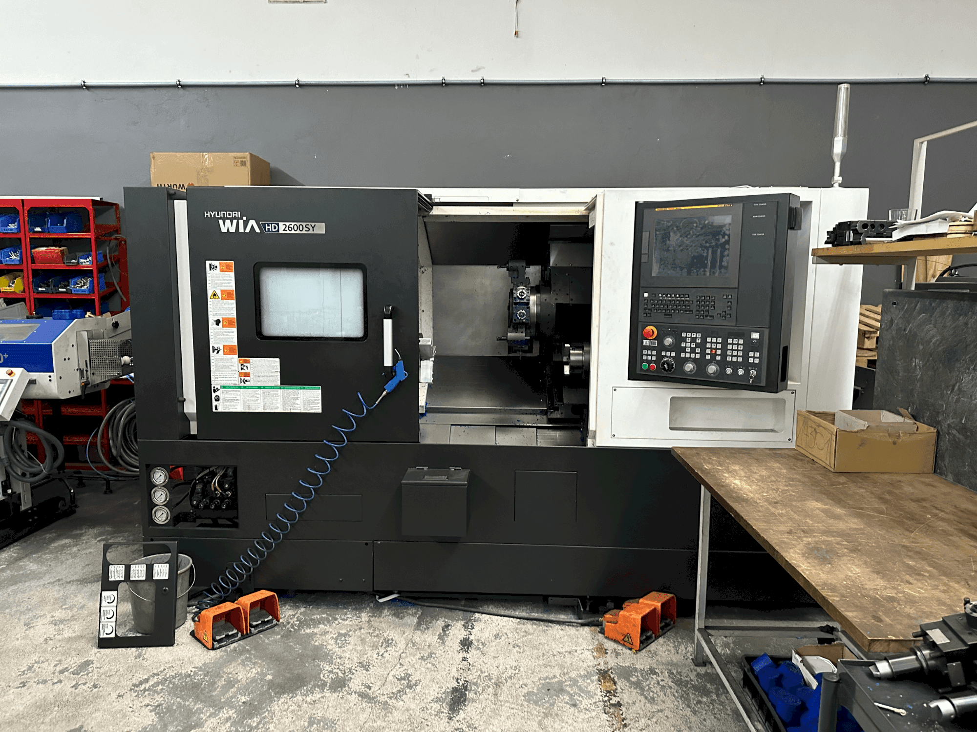 Widok z przodu maszyny Hyundai Wia HD 2600SY