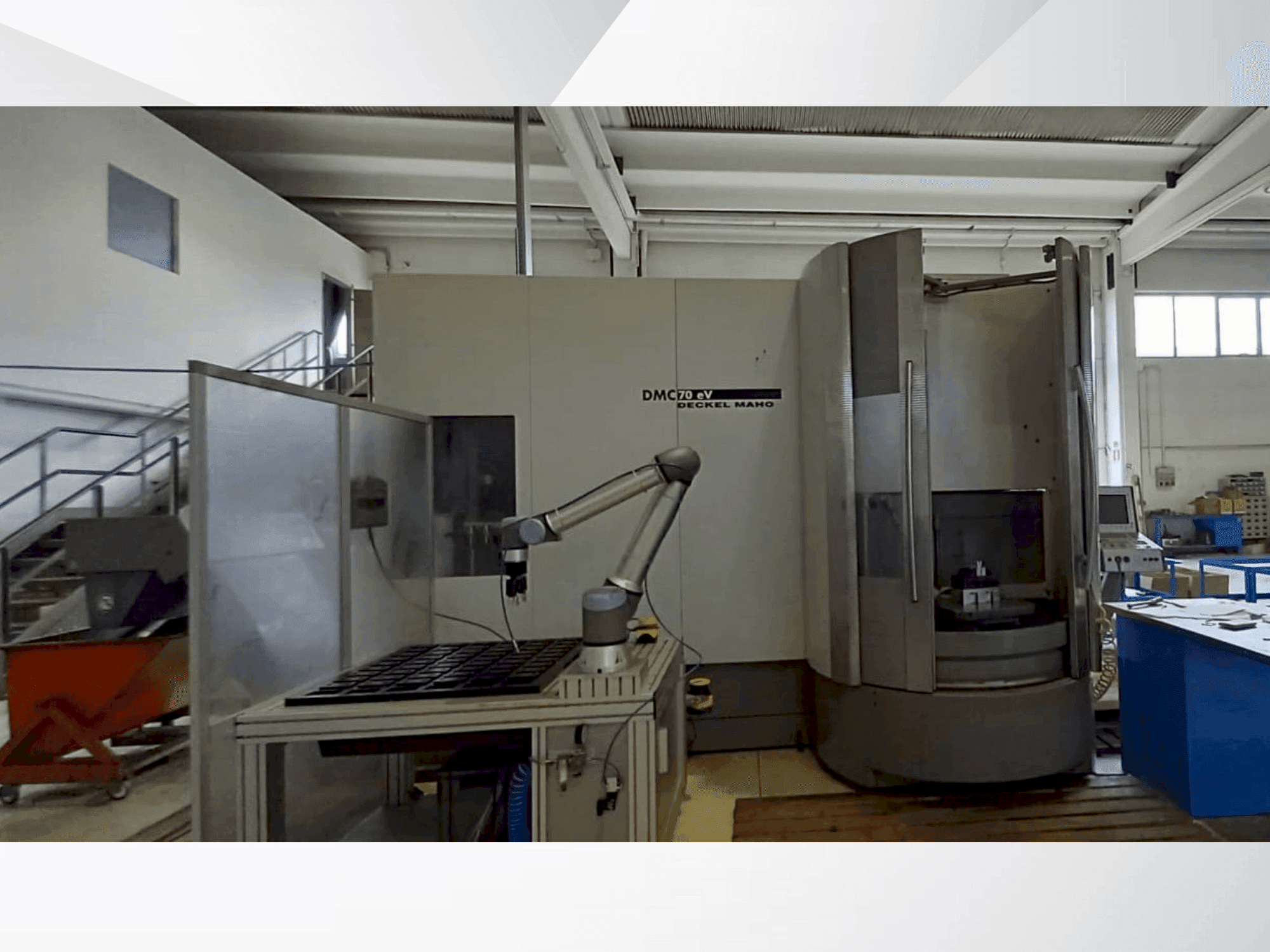 Widok z przodu maszyny DECKEL MAHO DMC 70 Evo