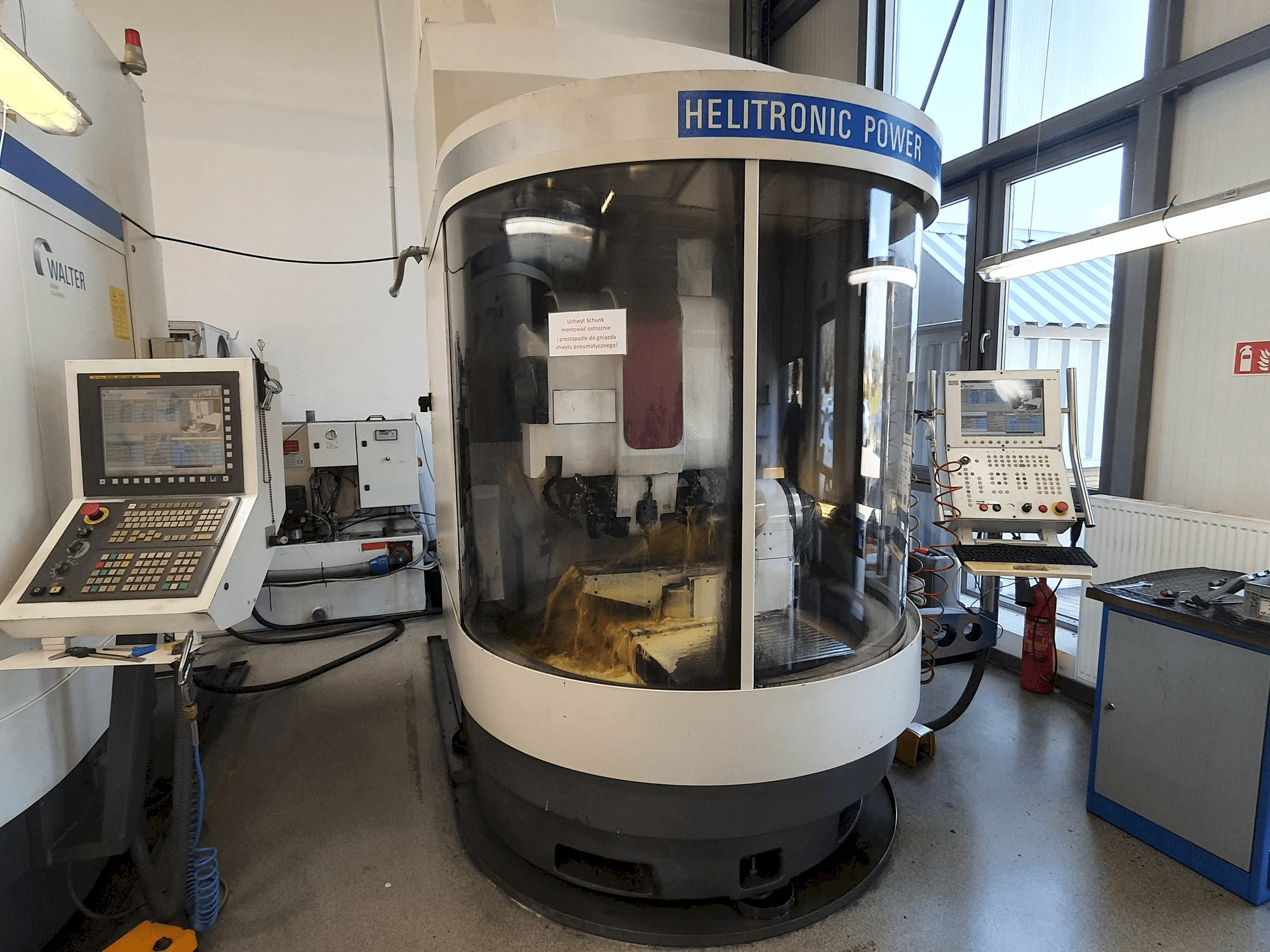 Widok z przodu maszyny Walter Helitronic Power