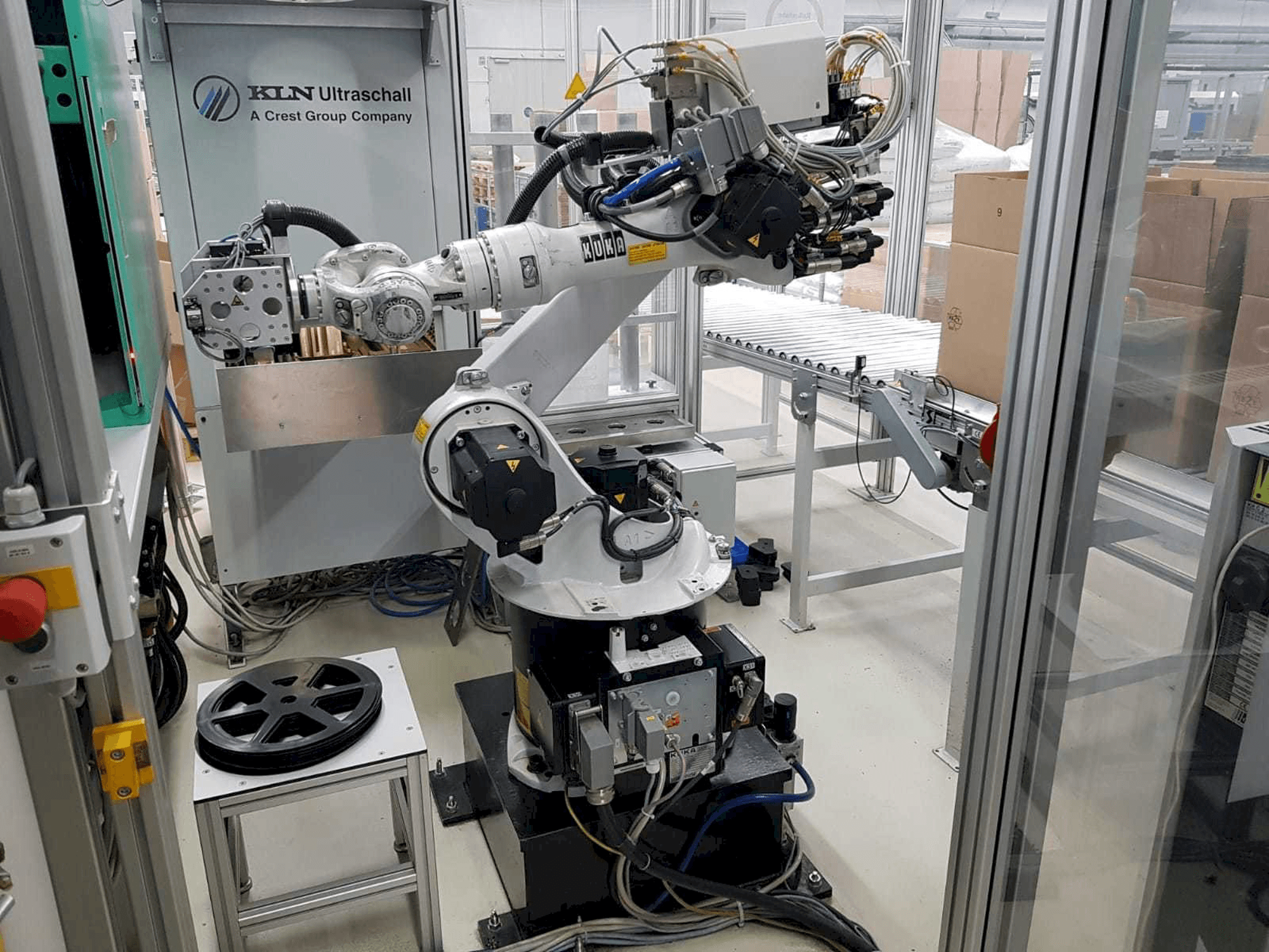 Widok z przodu maszyny KUKA KR 16