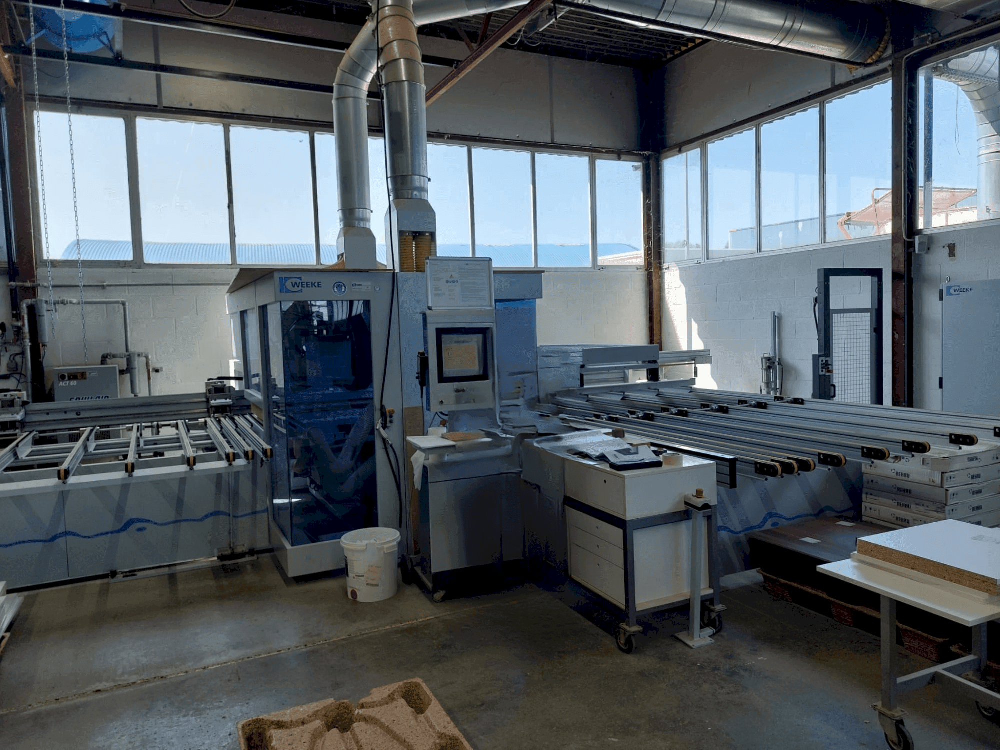 Widok z przodu maszyny Weeke Optimat BHX 500/D