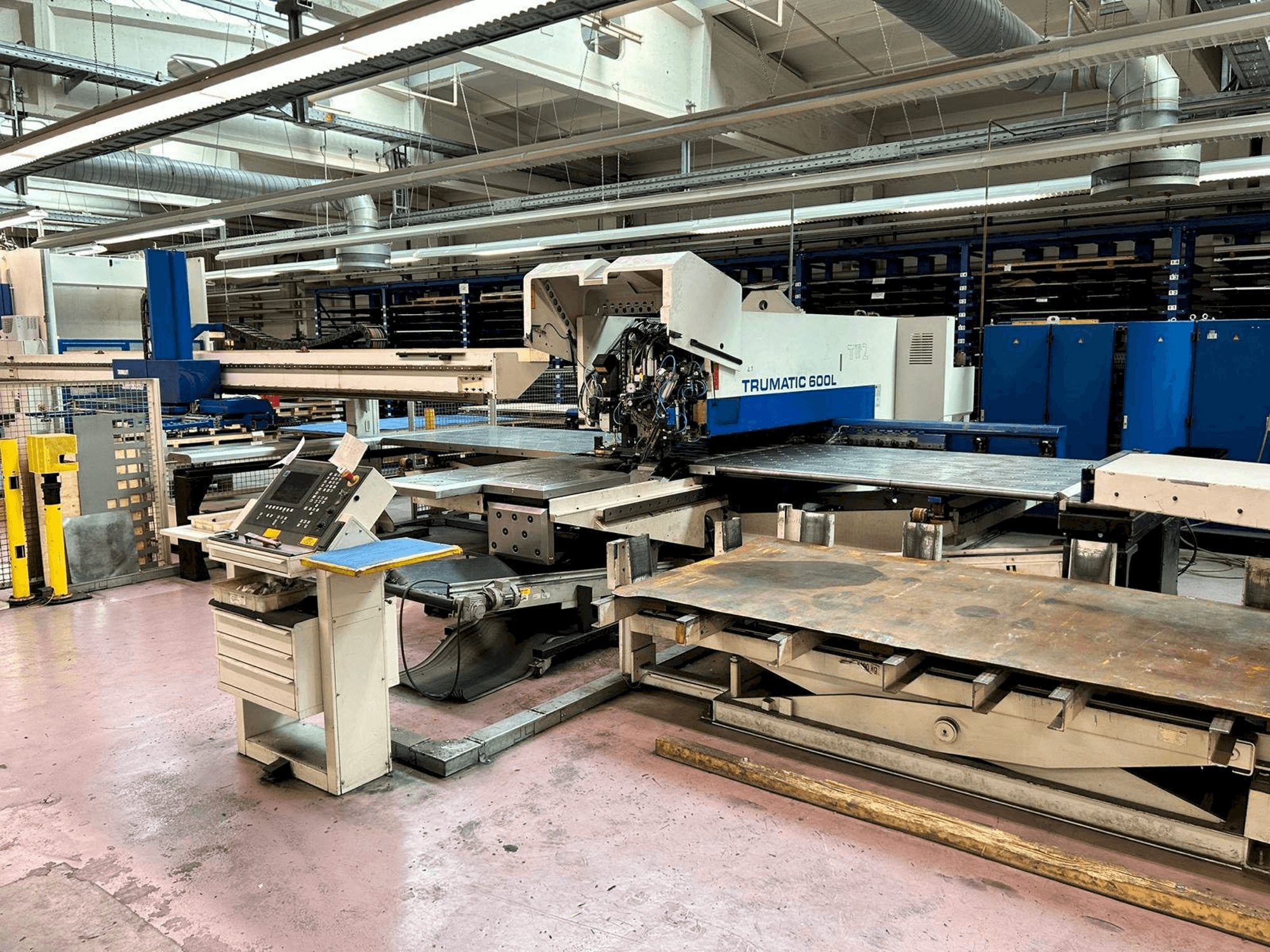 Widok z przodu maszyny Trumpf TruMatic 600L