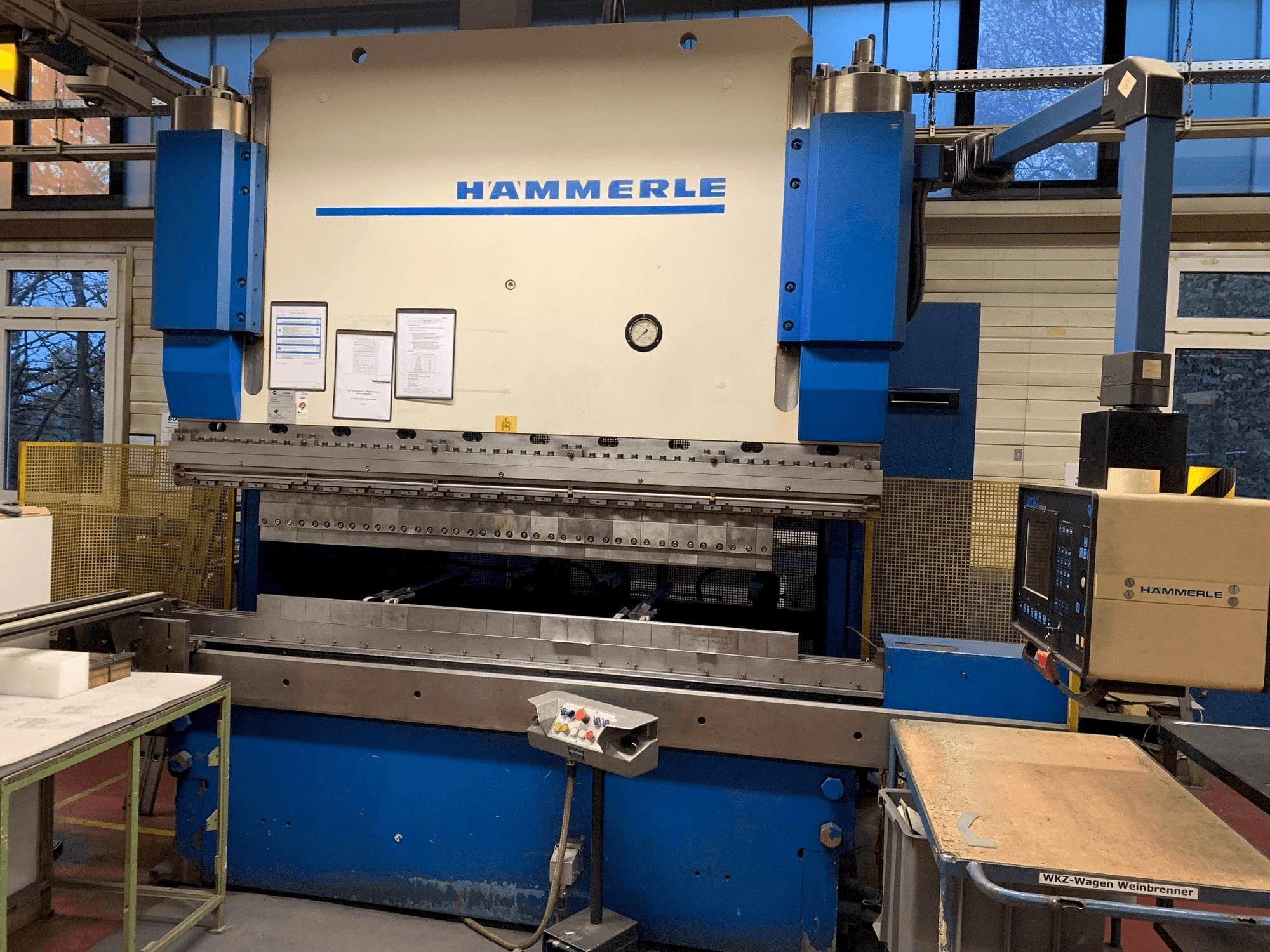 Widok z przodu maszyny HAMMERLE AP 200 2600 Serie 3