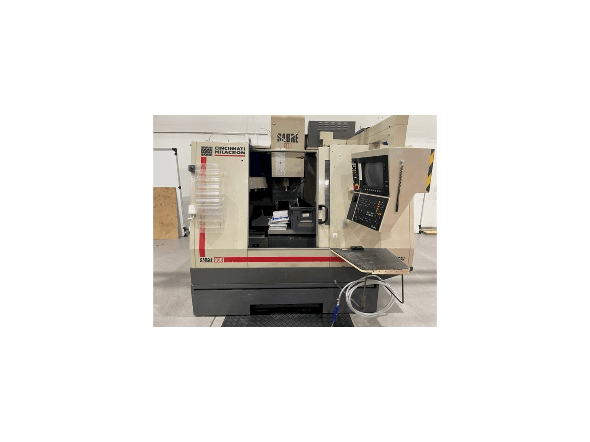 Widok z przodu maszyny Cincinnati Milacron Sabre 500