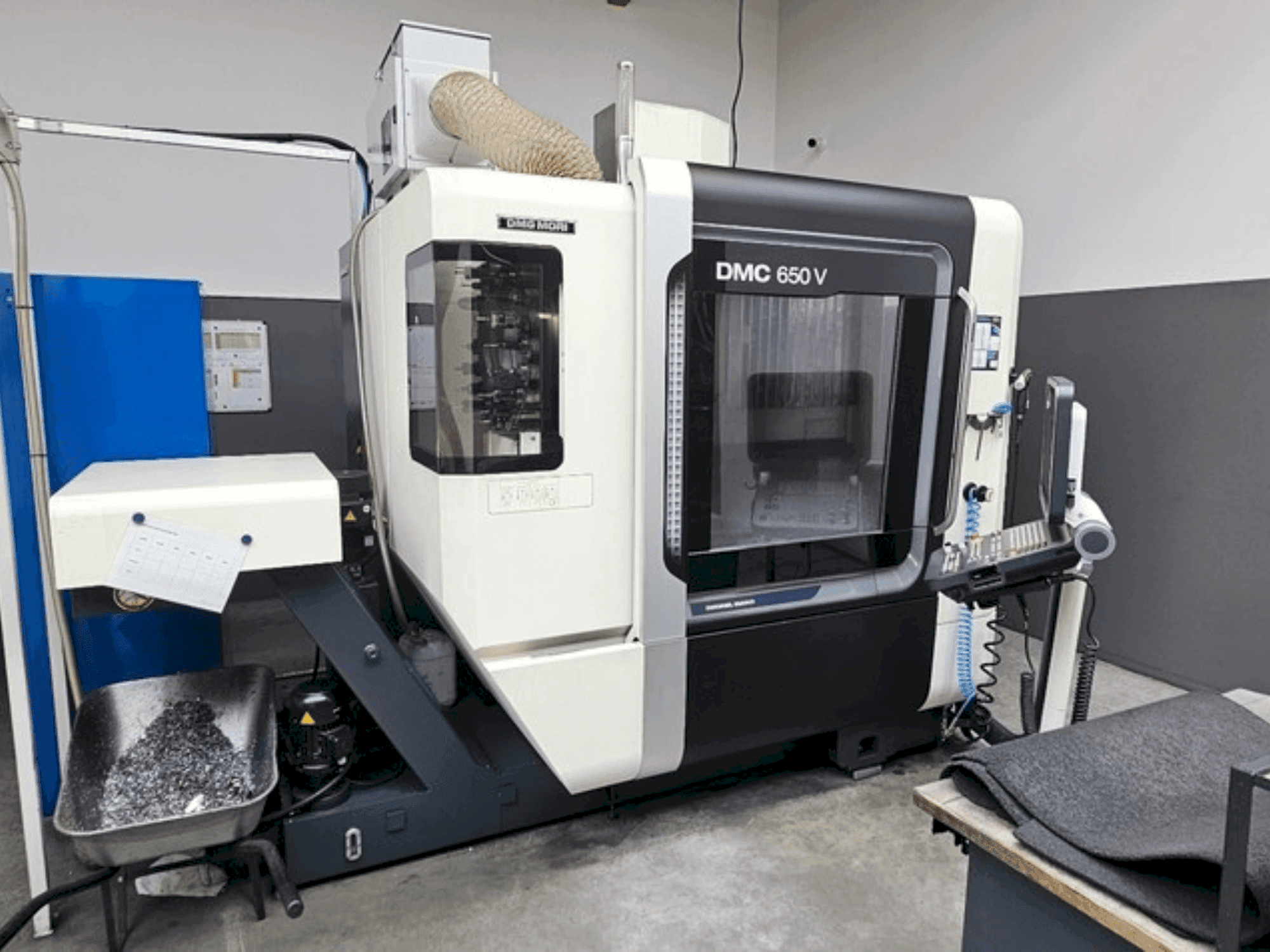 Widok z przodu maszyny DMG MORI DMC 650V