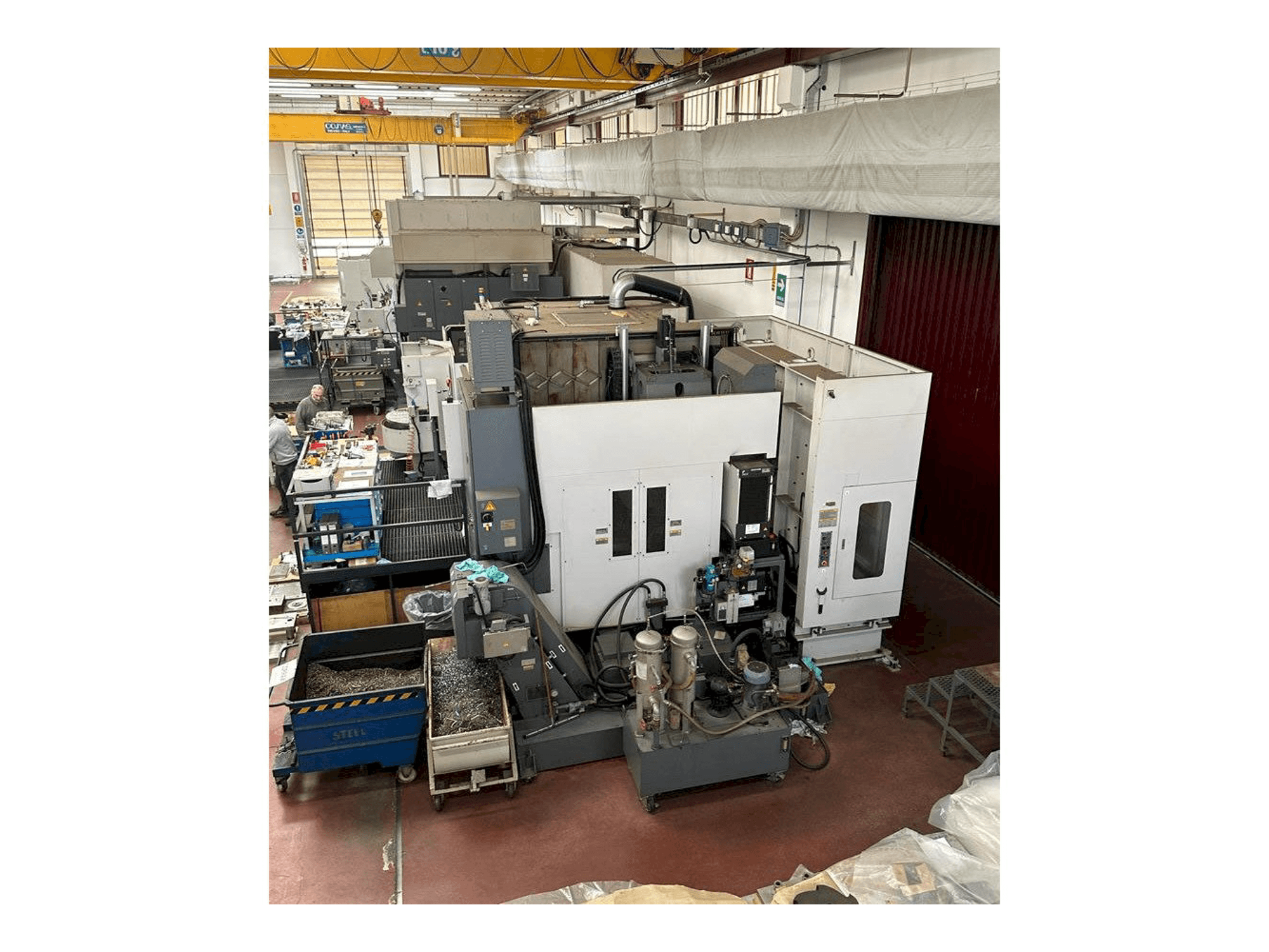 Widok z przodu maszyny Okuma MILLAC 800VH