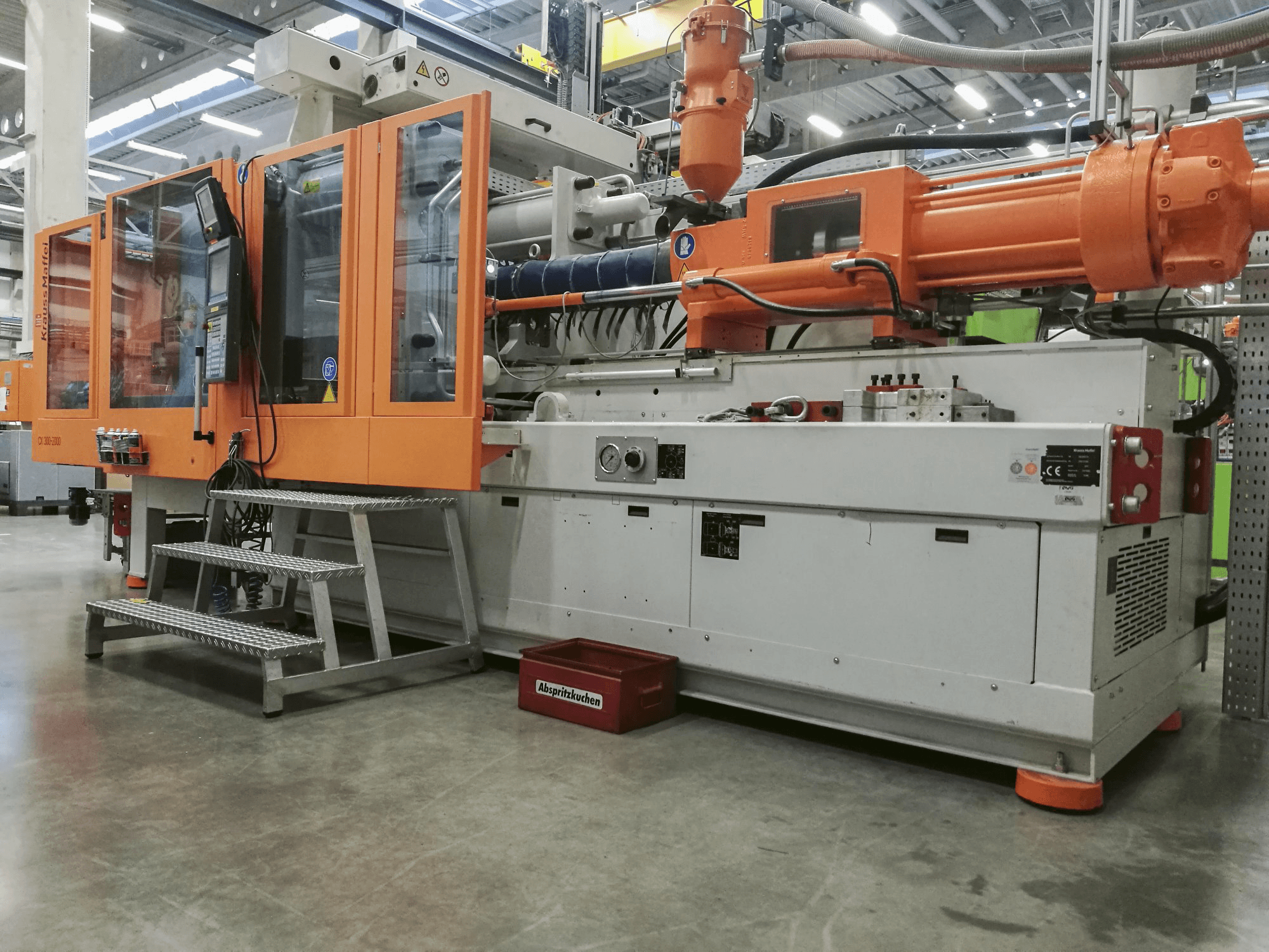 Widok z prawej 1 maszyny Krauss Maffei 300-2000 CX