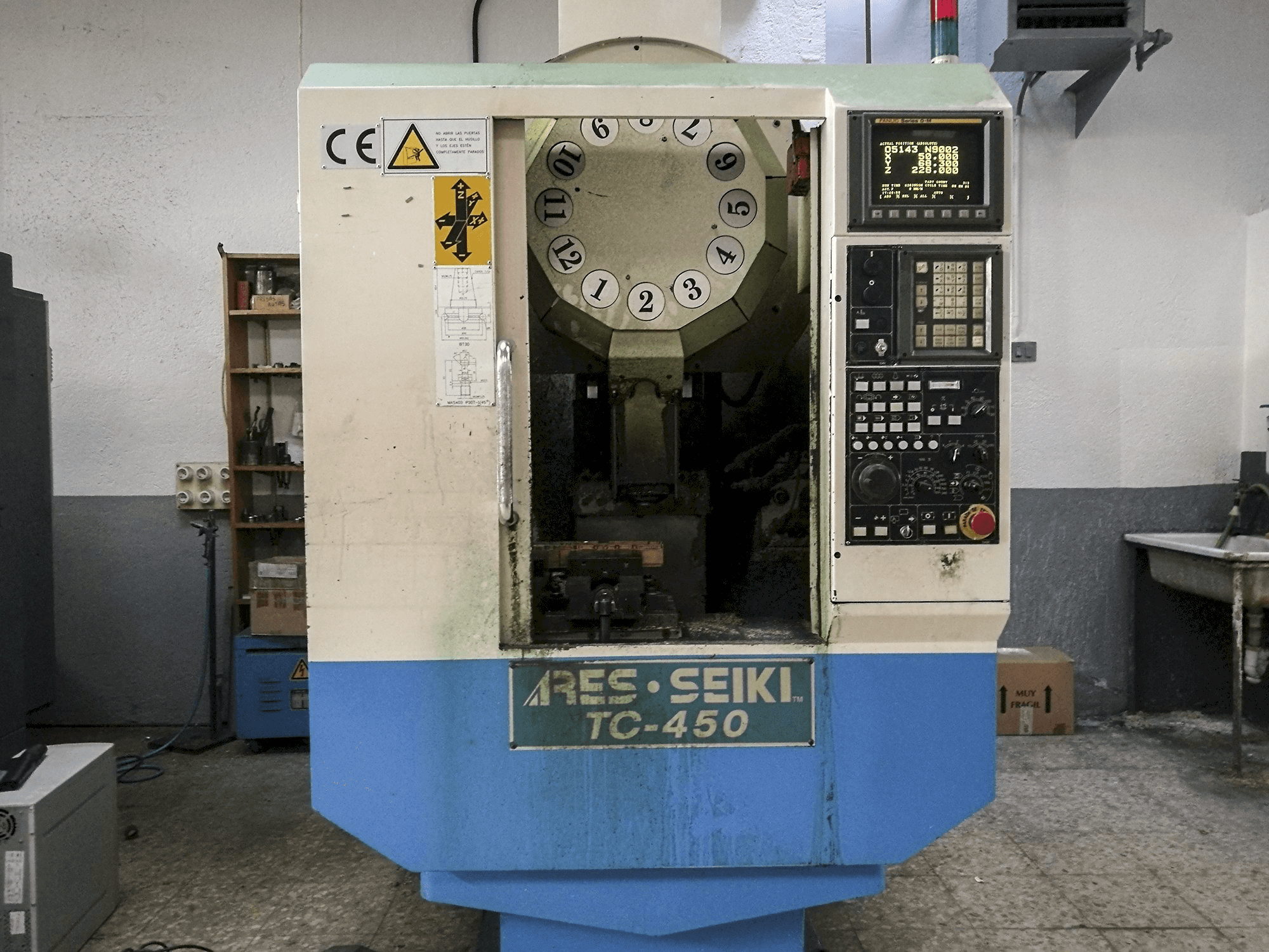 Widok z przodu maszyny ARES TC-450