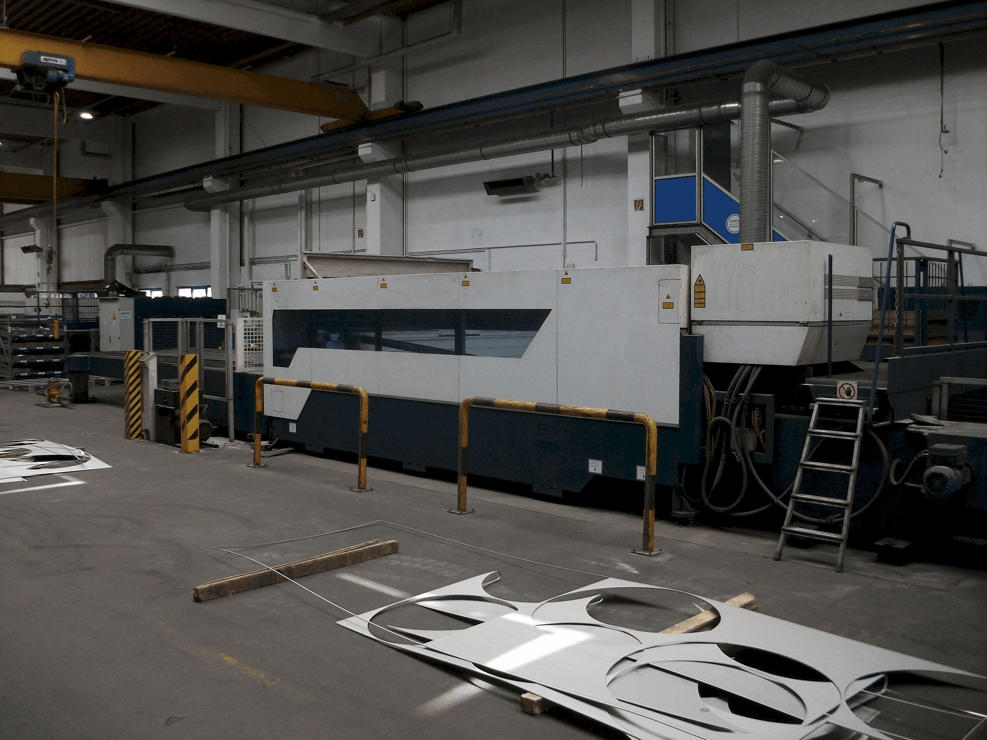Widok z przodu maszyny Trumpf TruLaser 8000 TruFlow 6000