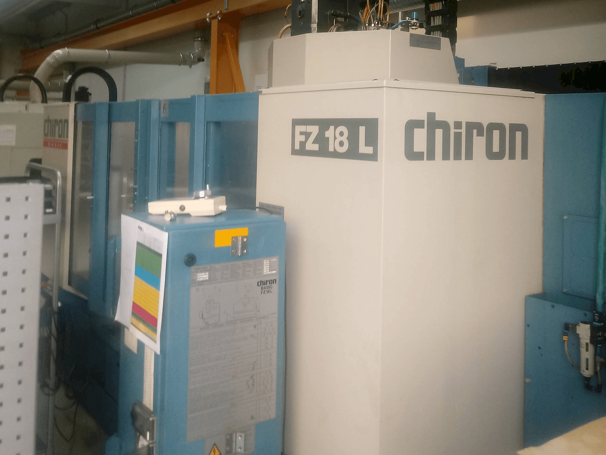 Widok z przodu maszyny CHIRON FZ 18 L 2000