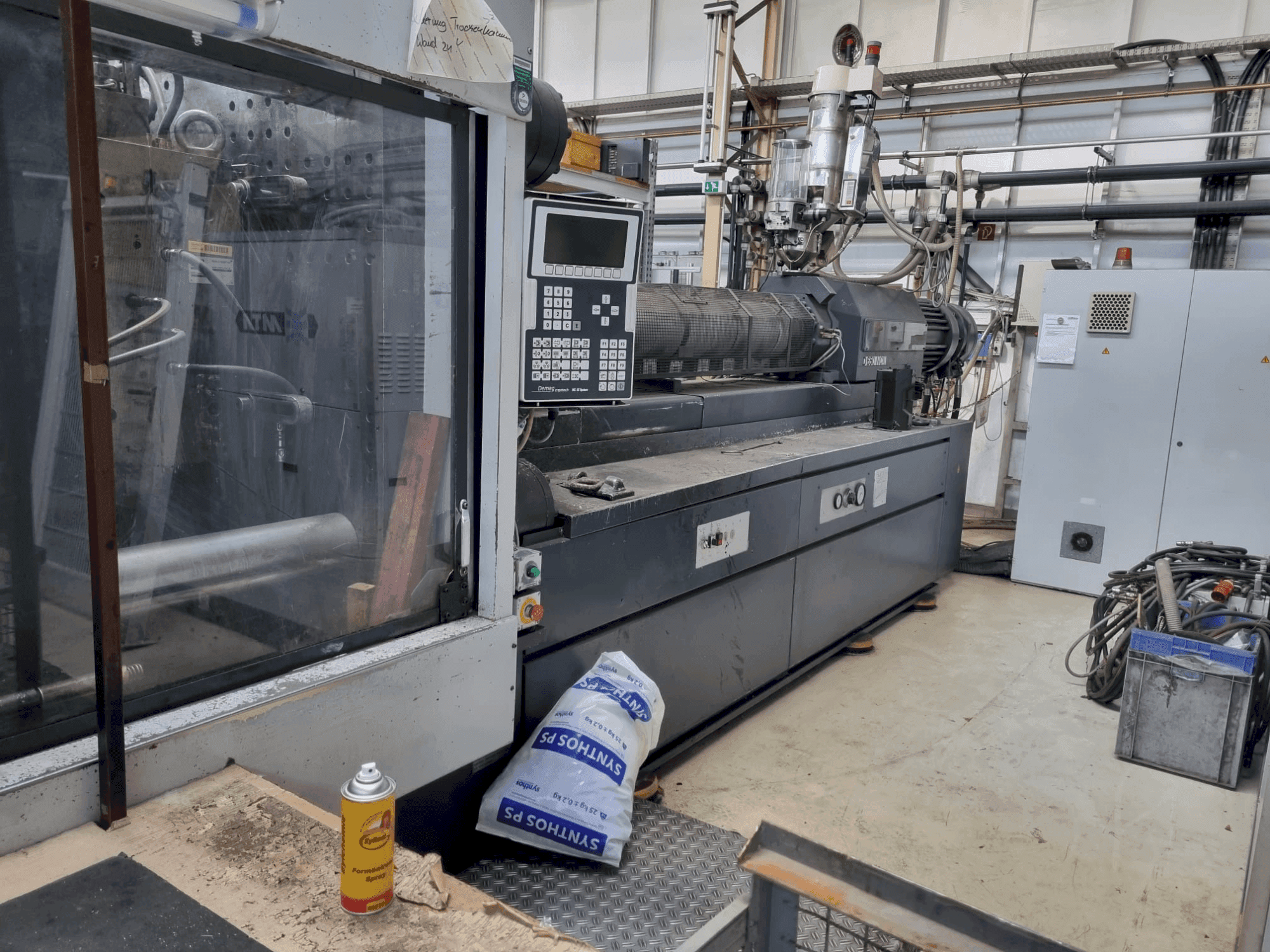 Widok z przodu maszyny DEMAG Ergotech 10000-8000