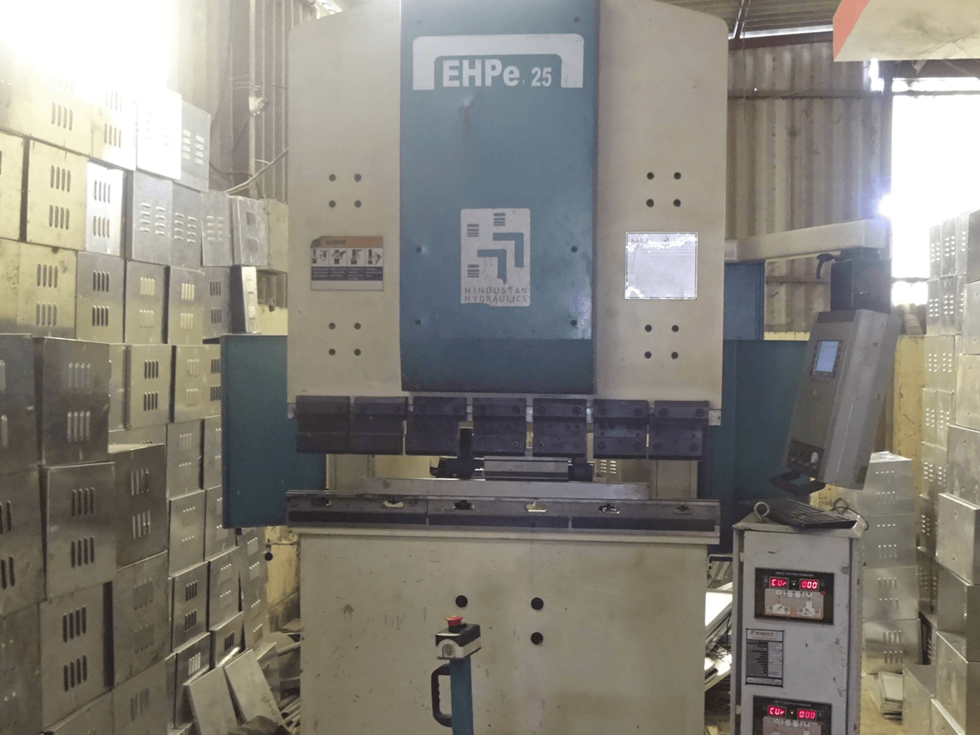 Widok z przodu maszyny Hindustan Hydraulics EHPe 25