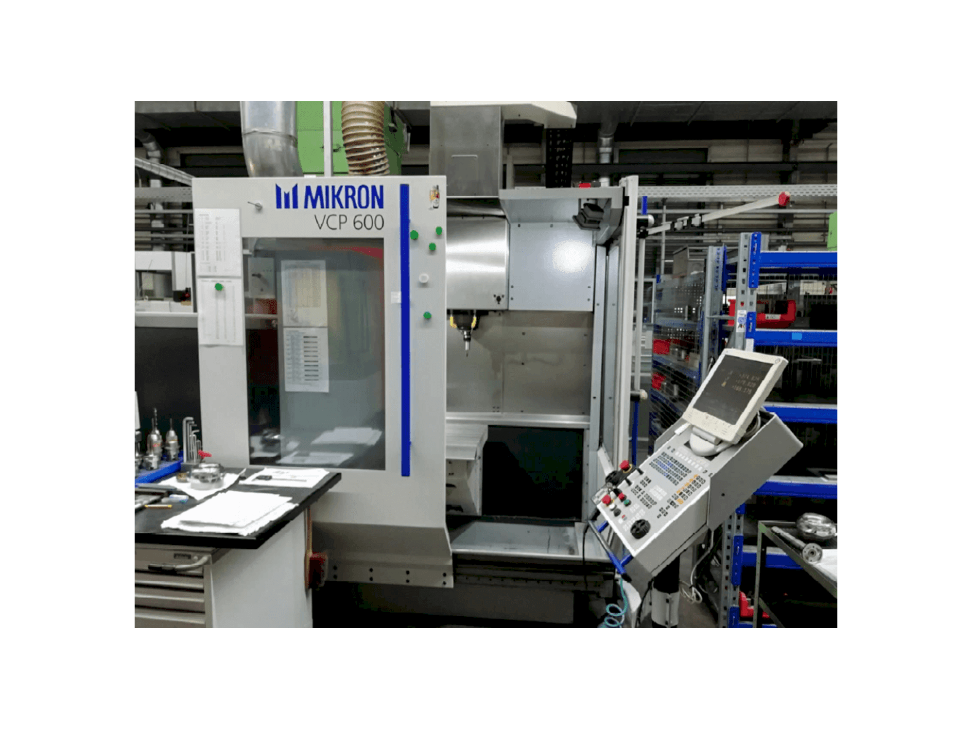 Widok z przodu maszyny MIKRON VCP 600