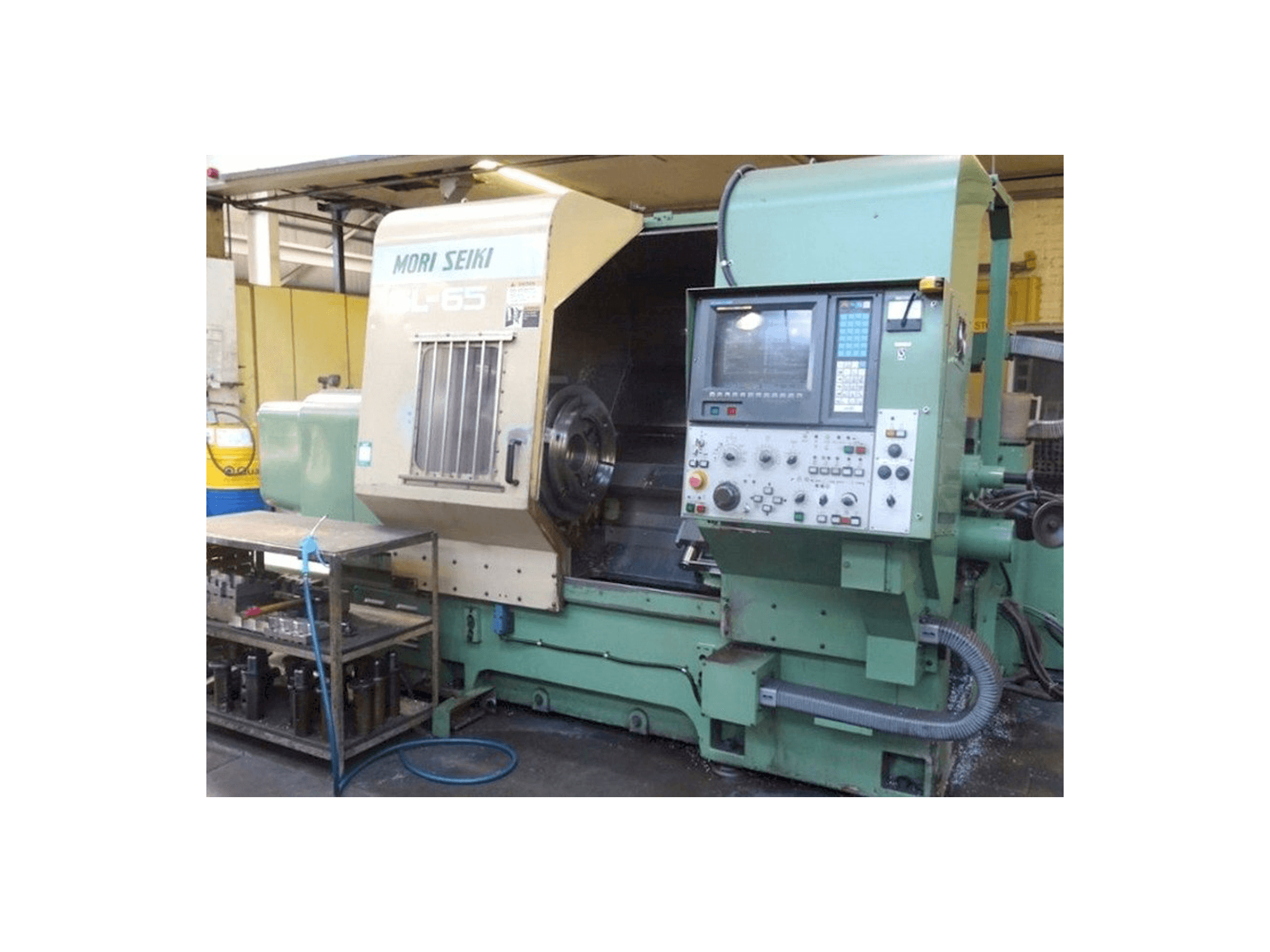 Widok z przodu maszyny MORI SEIKI Sl65