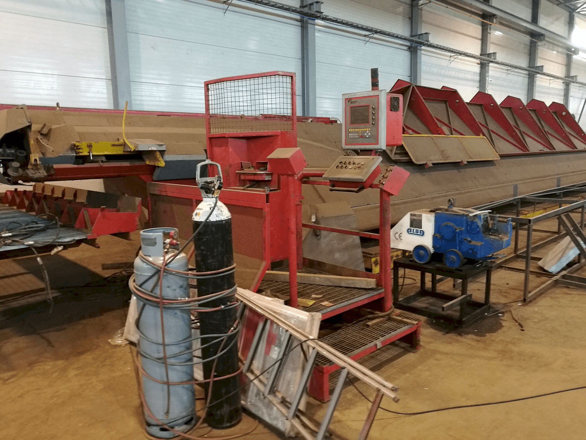 Widok z przodu maszyny MEP Syntax Line 25