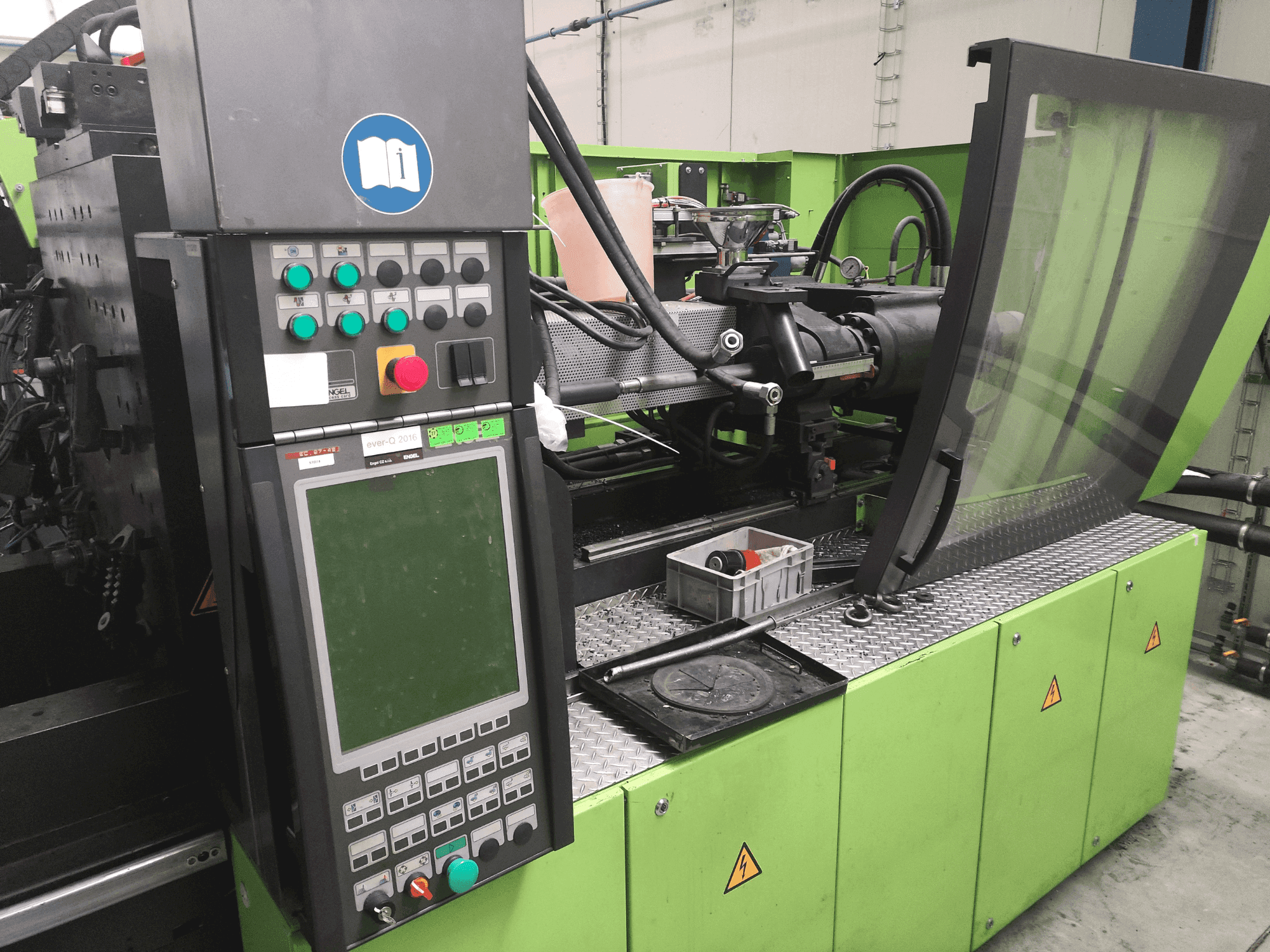 Widok z przodu maszyny Engel Victory 750H/330V/220 combi