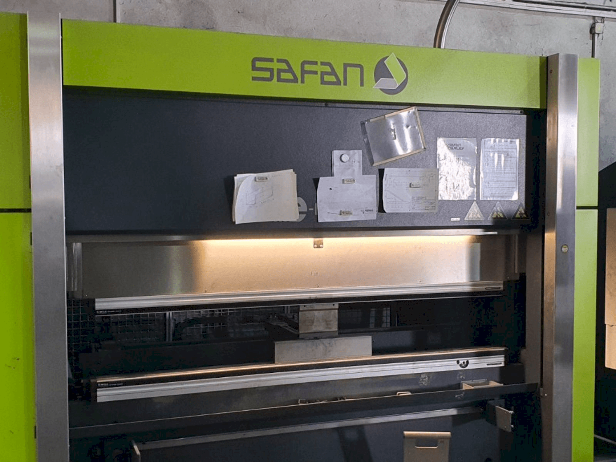 Widok z przodu maszyny Safan E-brake 50-2050