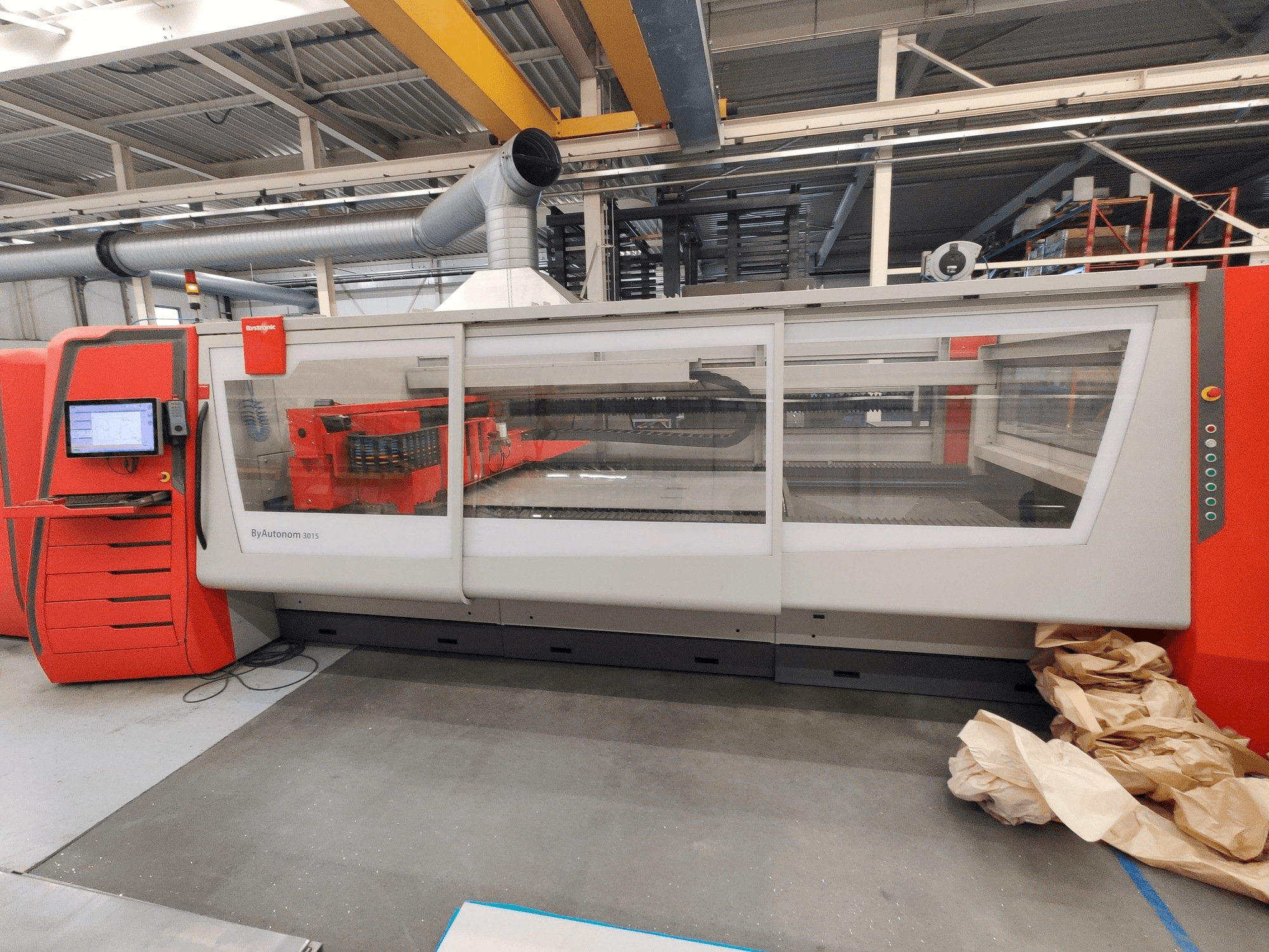 Widok z przodu maszyny Bystronic Autonom 3015 6kW CO2