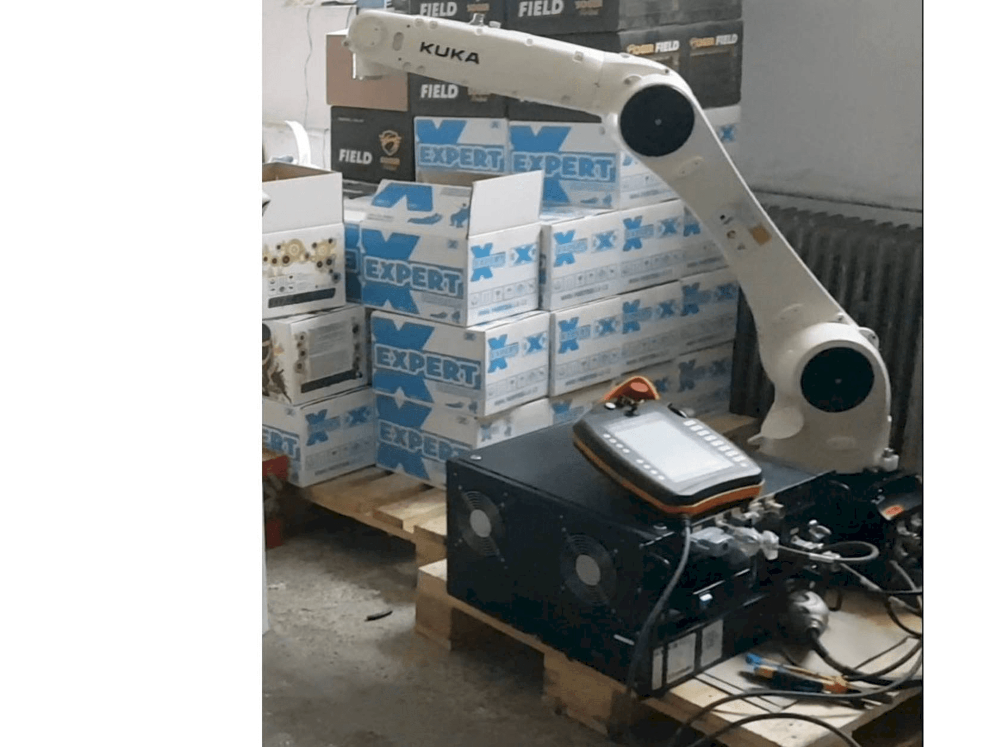 Widok z przodu maszyny KUKA KR10 R1100 fivve