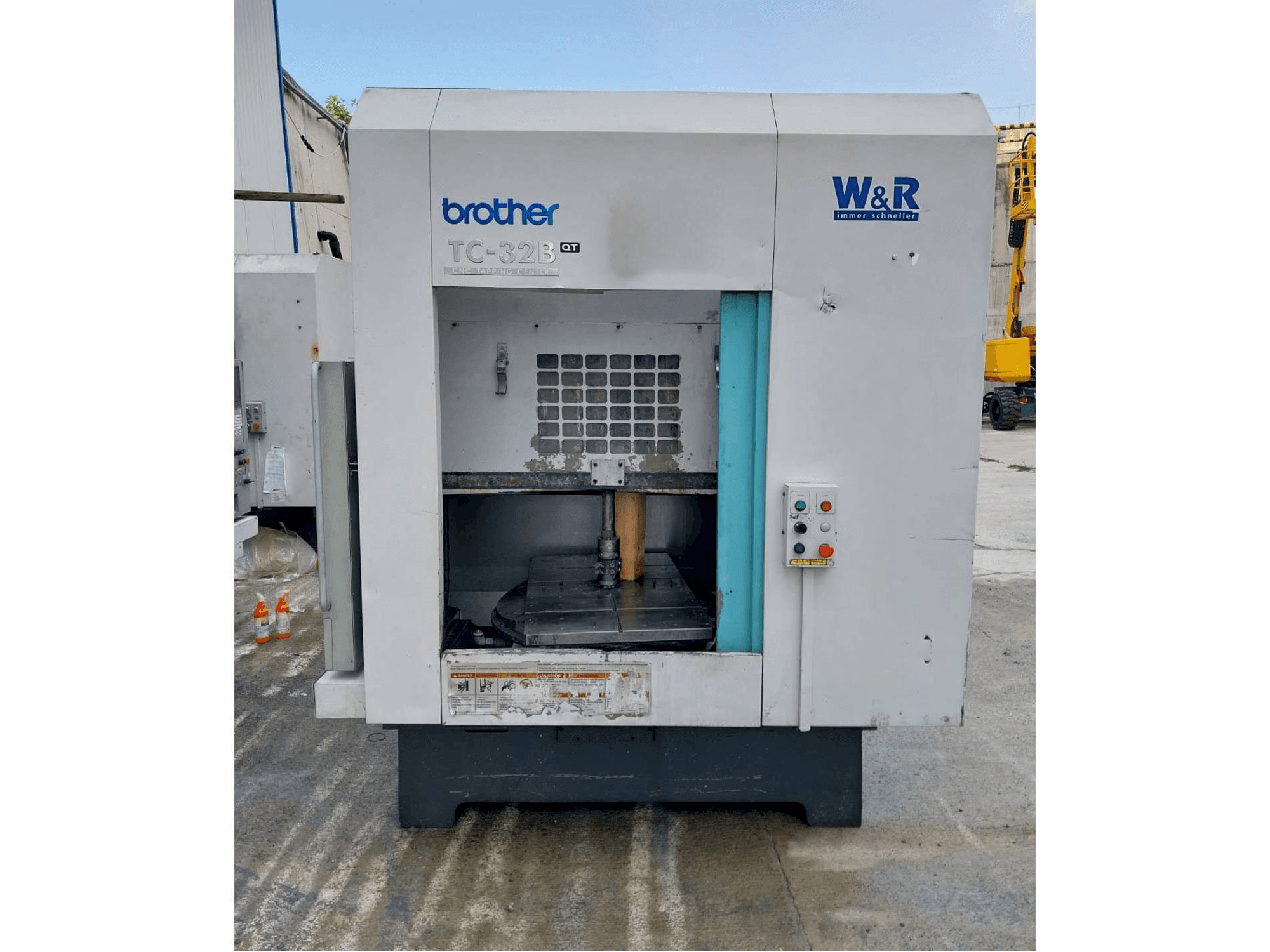 Widok z przodu maszyny Brother TC 32 B-QT