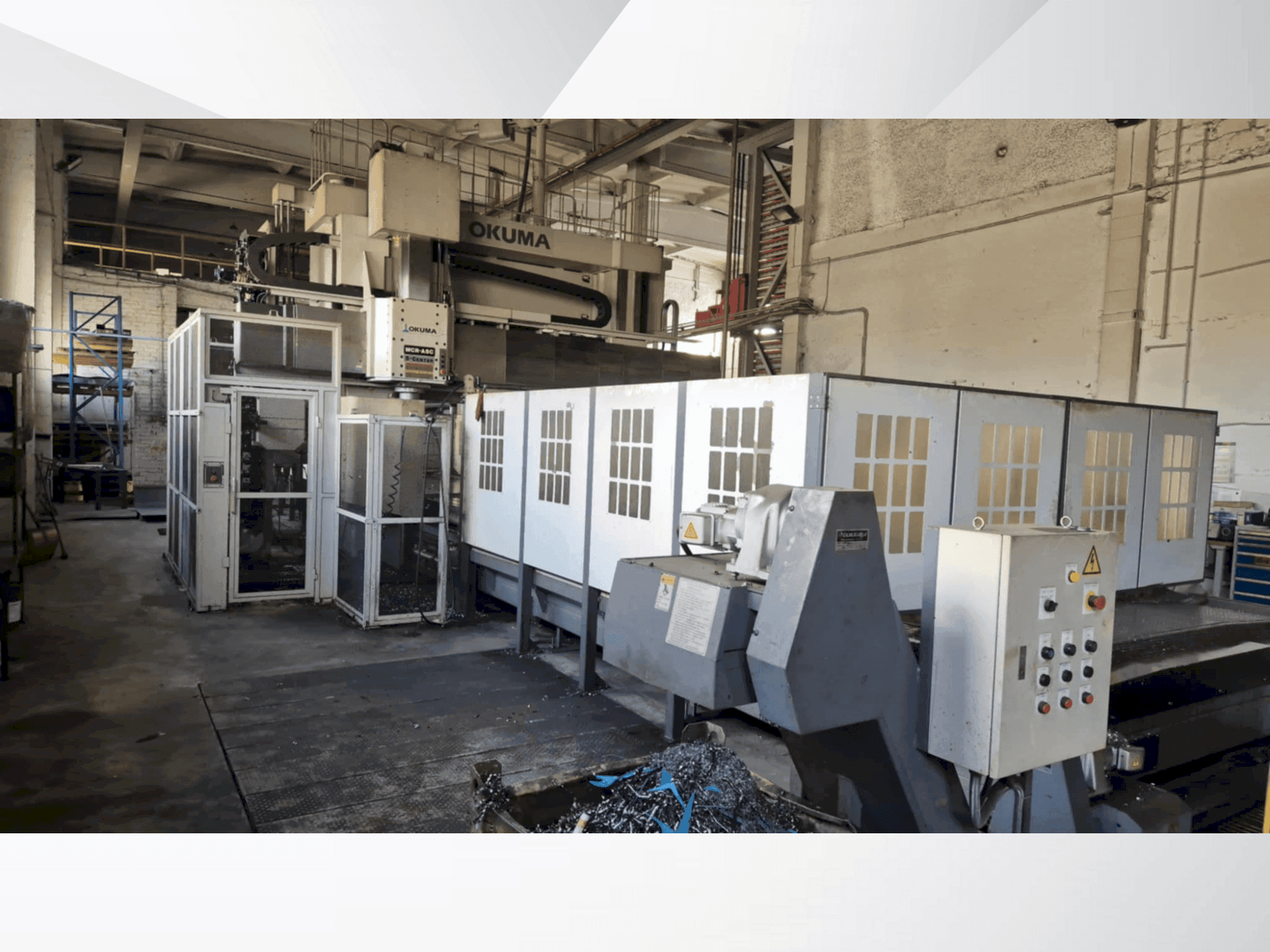 Widok z przodu maszyny Okuma MCR-A5C30x65