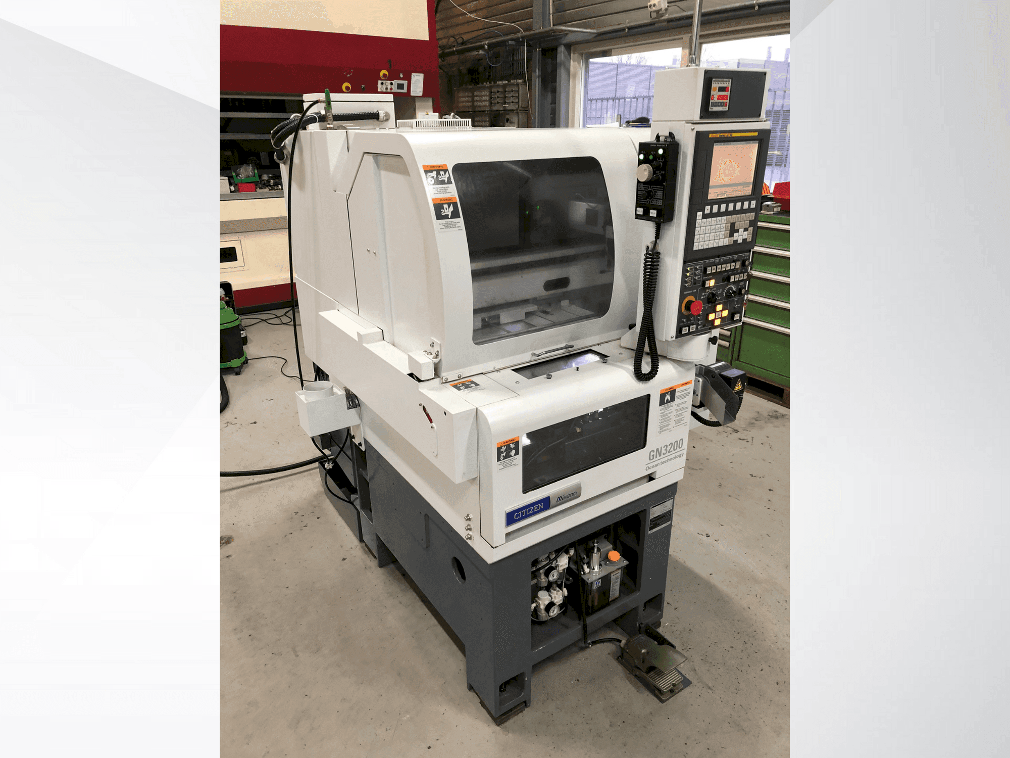 Widok z przodu maszyny Citizen Miyano GN-3200