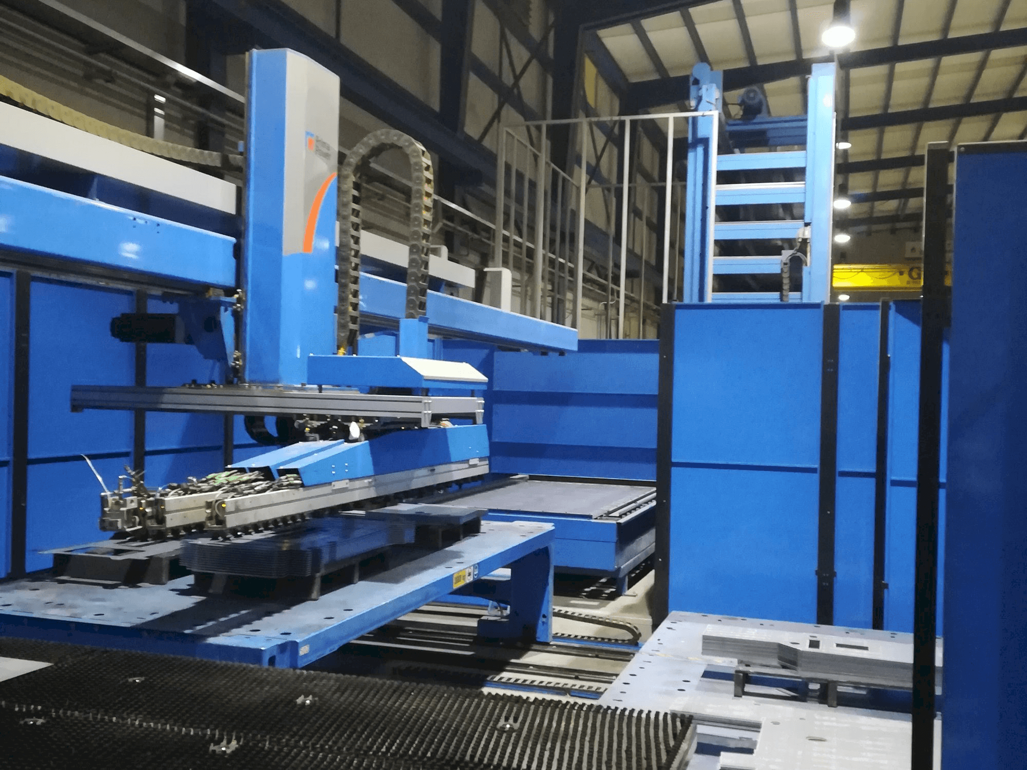 Widok z przodu maszyny Prima Power Lpe 6xf