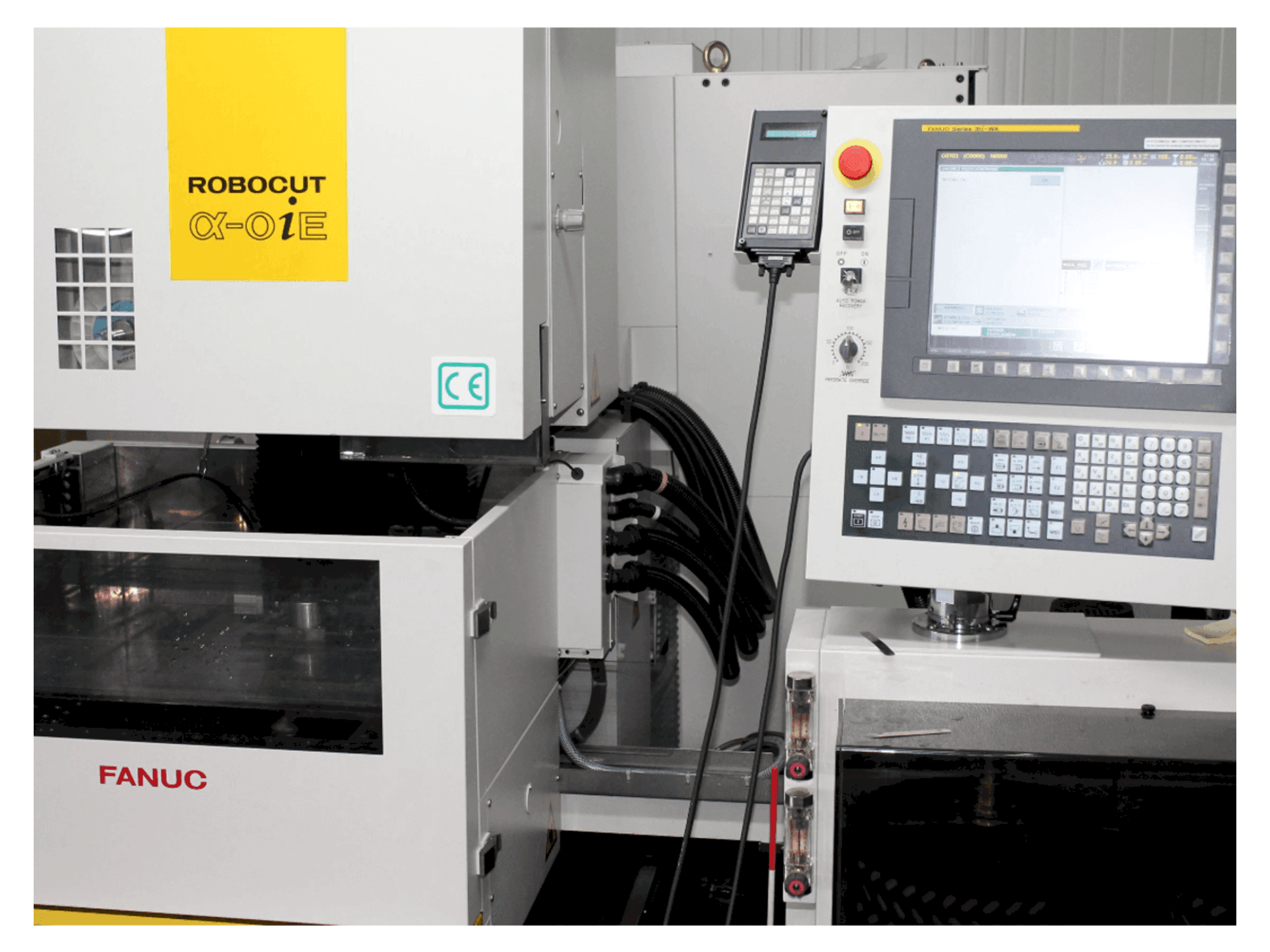 Widok z przodu maszyny FANUC RoboCut Alfa OiE