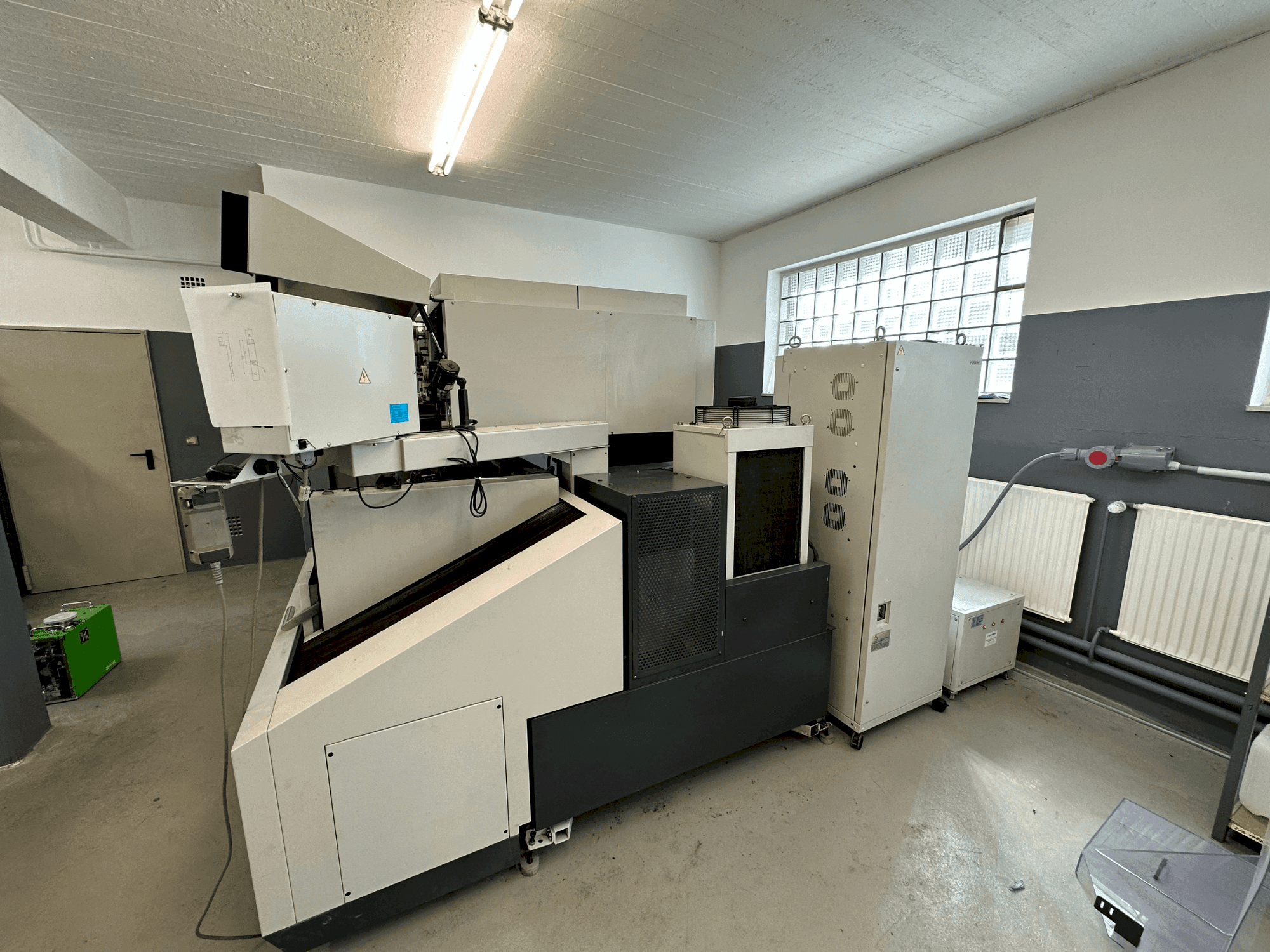 Widok z przodu maszyny Mitsubishi MV1200S