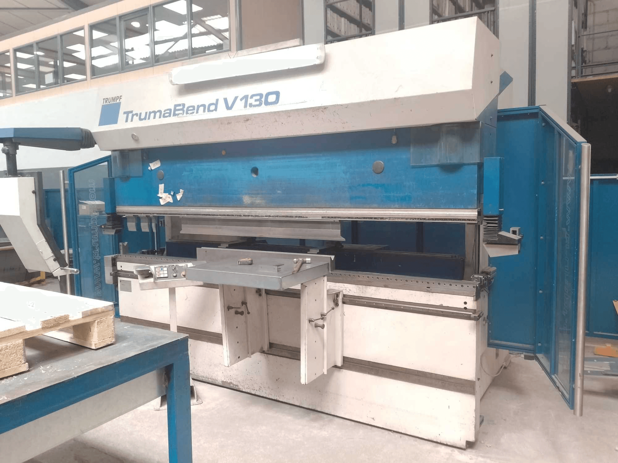 Widok z przodu maszyny Trumpf Trumabend V130