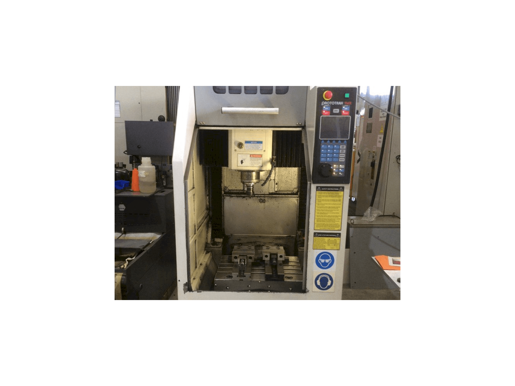 Widok z przodu maszyny XYZ 2-OP