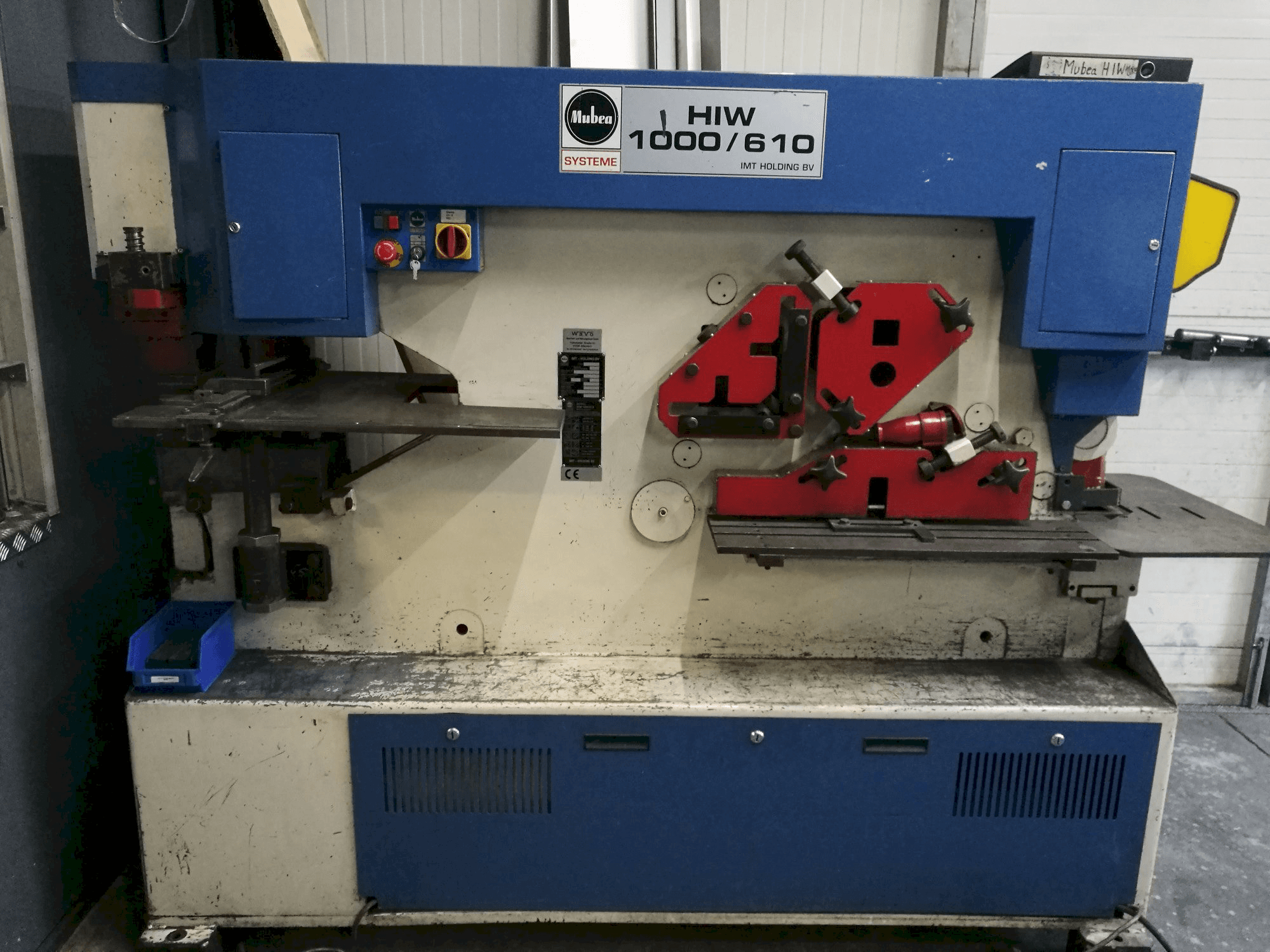 Widok z przodu maszyny Mubea HIW 1000/610