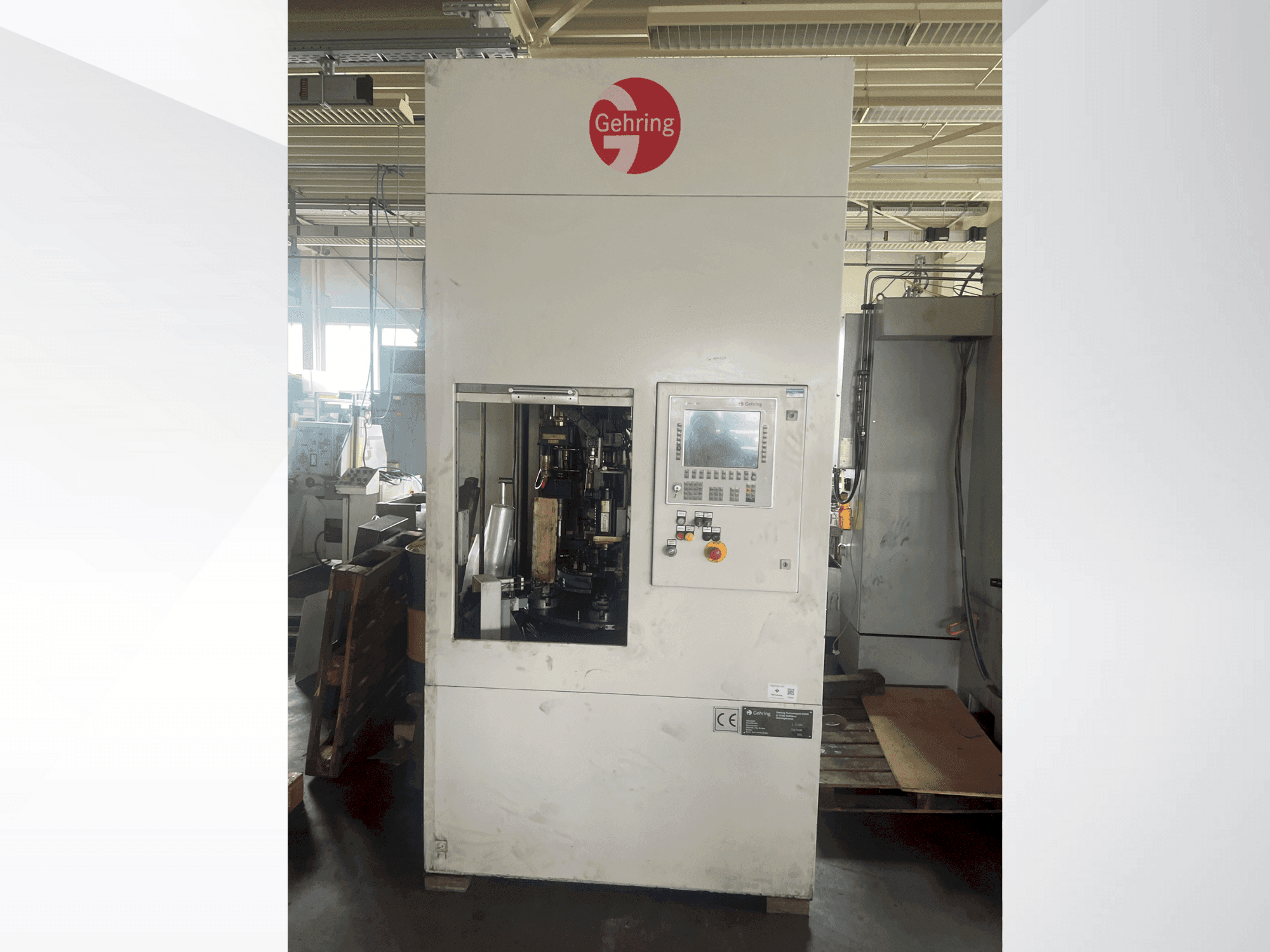 Widok z przodu maszyny GEHRING L2-630