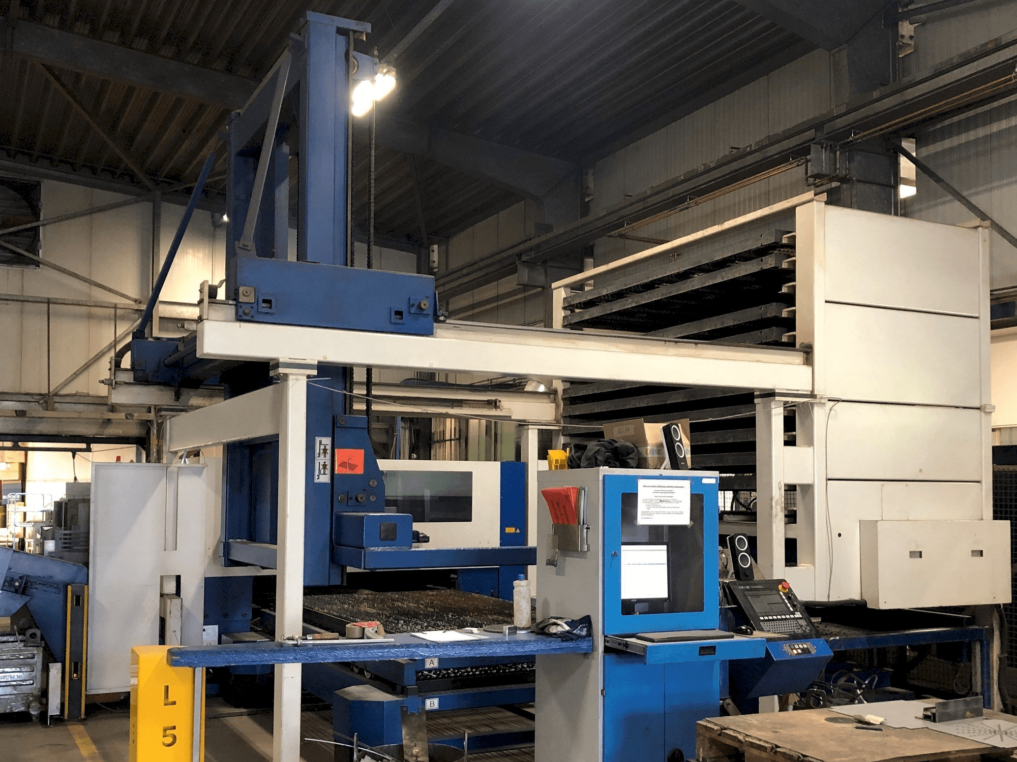 Widok z przodu maszyny Trumpf Trumatic L3050