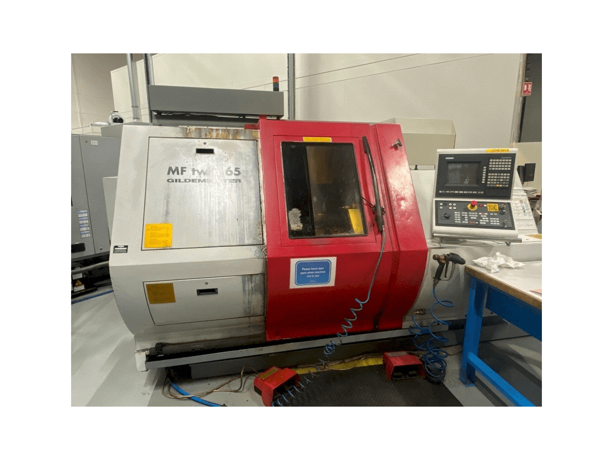 Widok z przodu maszyny Gildemeister MF65 Twin