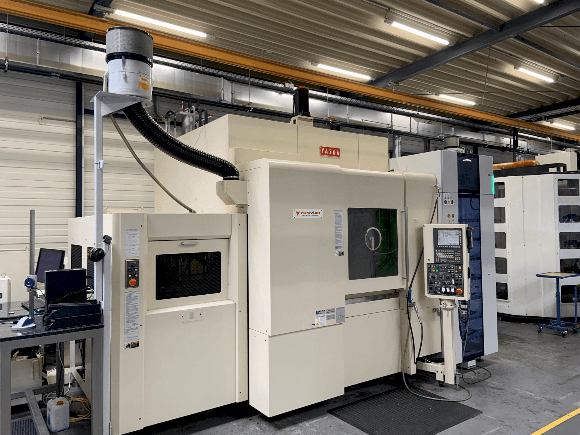 Widok z przodu maszyny YASDA YBM Vi40