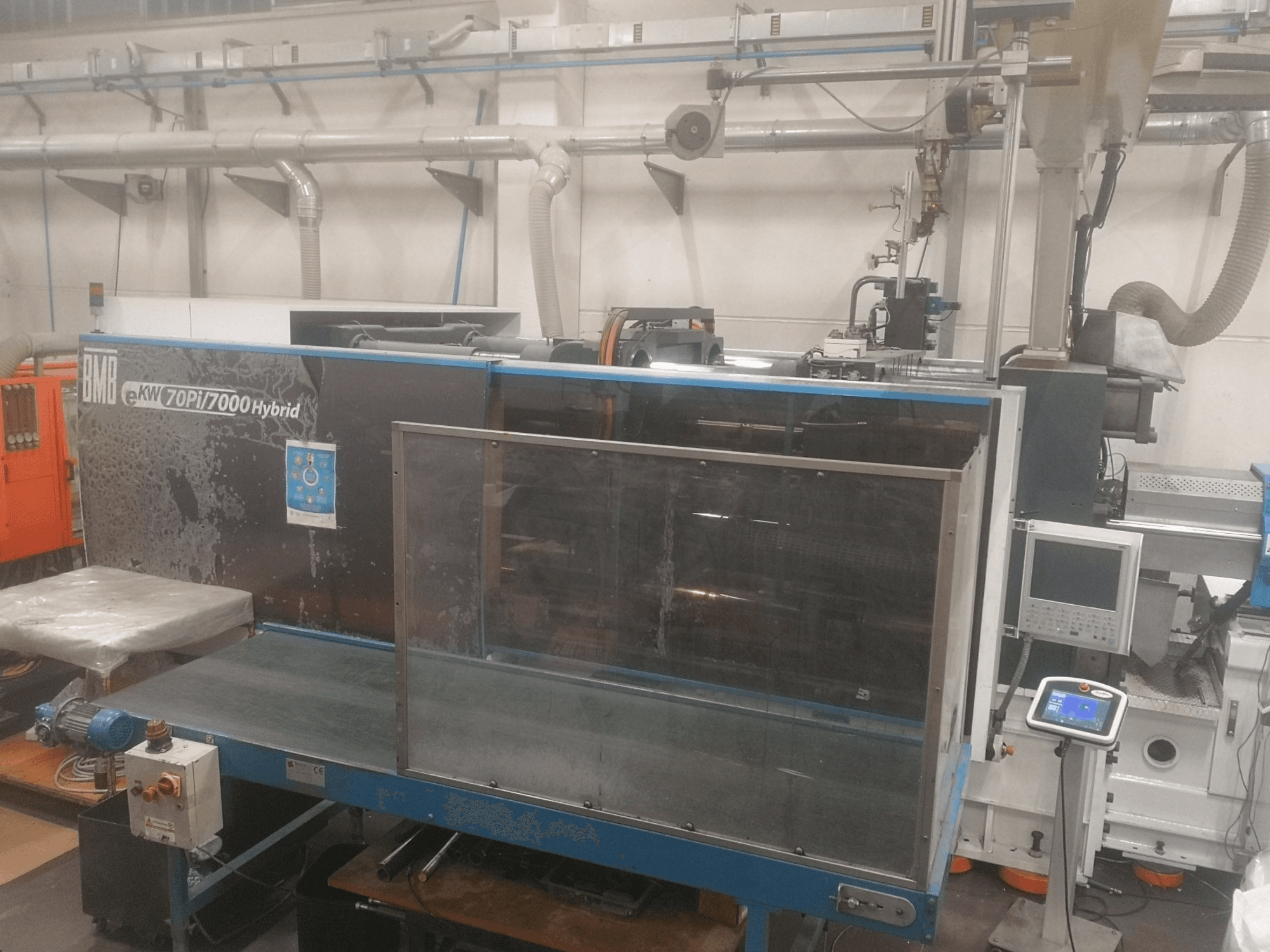 Widok z przodu maszyny BMB Ekw 70pi Hybrid