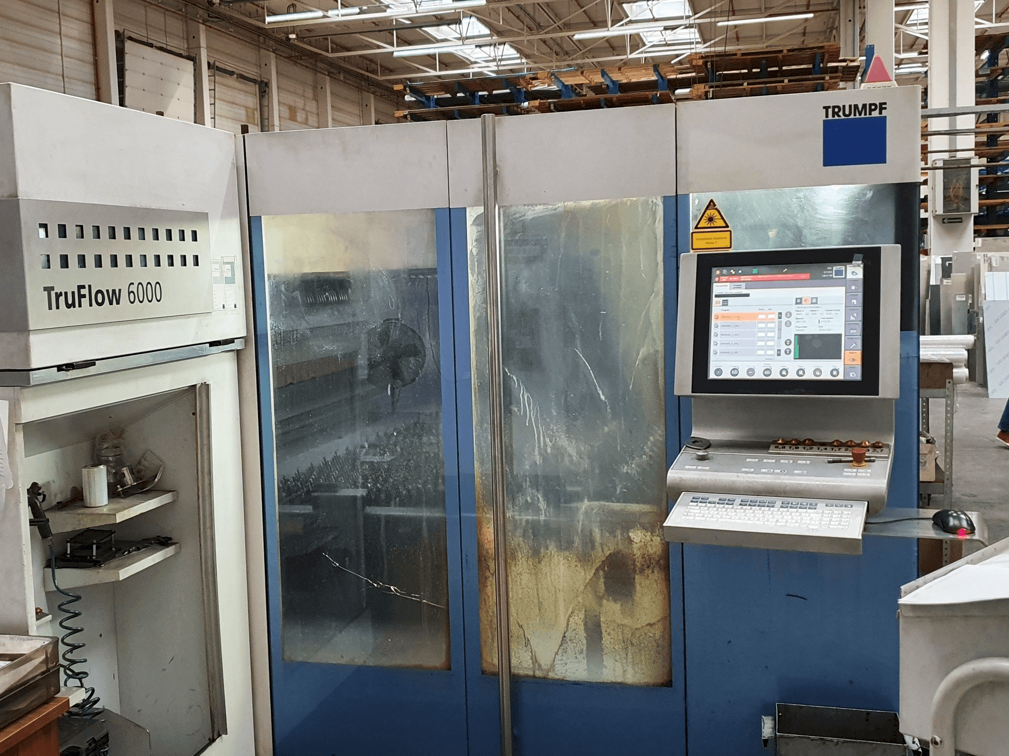 Widok z przodu maszyny Trumpf TruLaser 3030