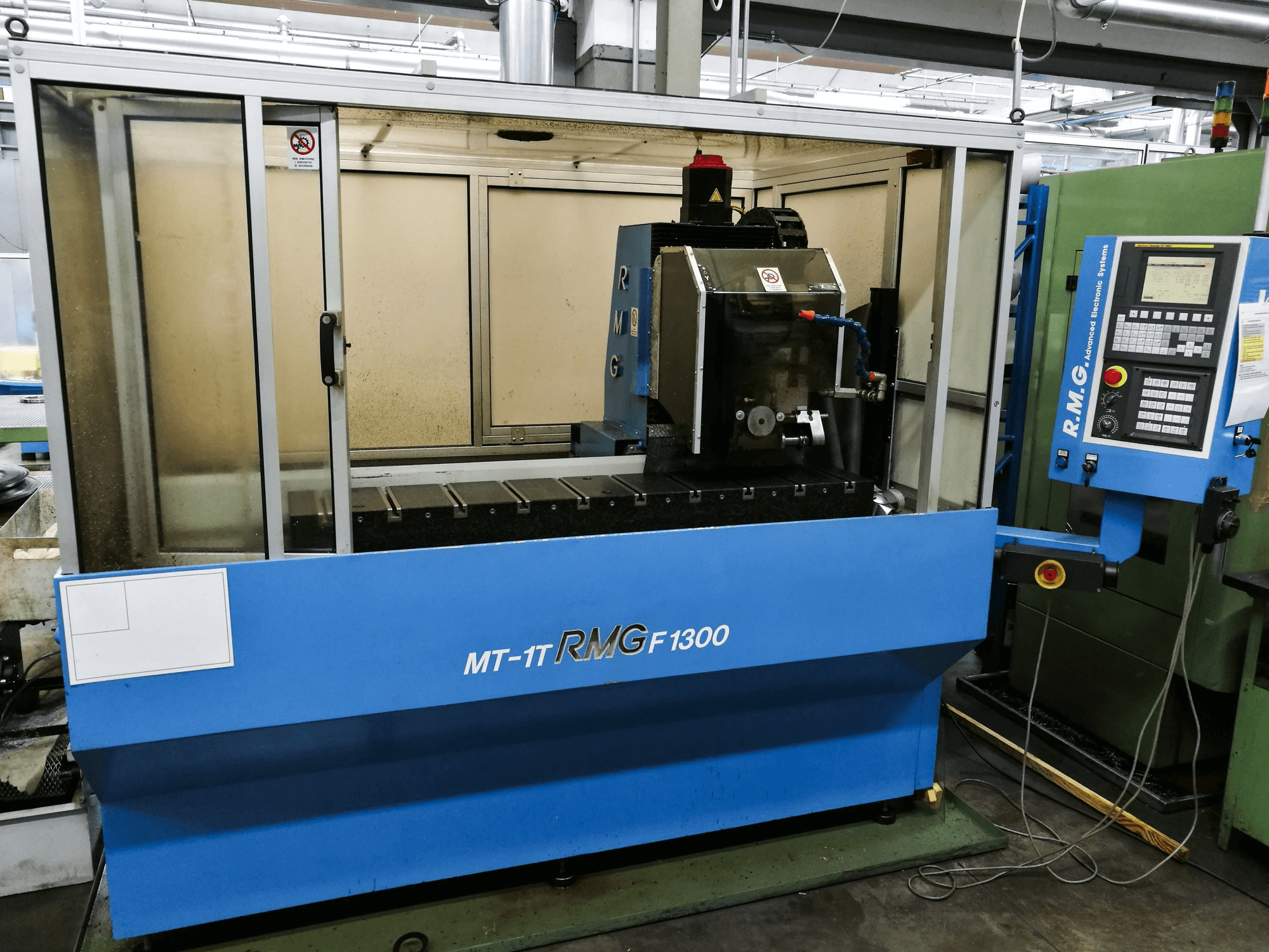 Widok z przodu maszyny RMG MT-1T-F 1300