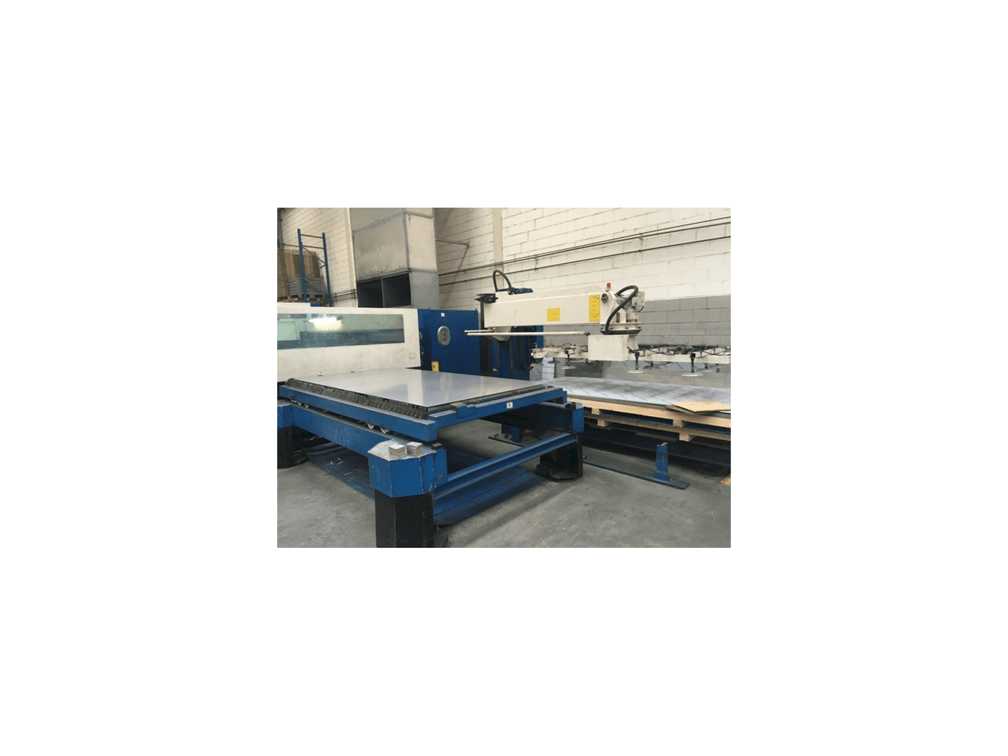Widok z przodu maszyny Trumpf Trumatic L3050