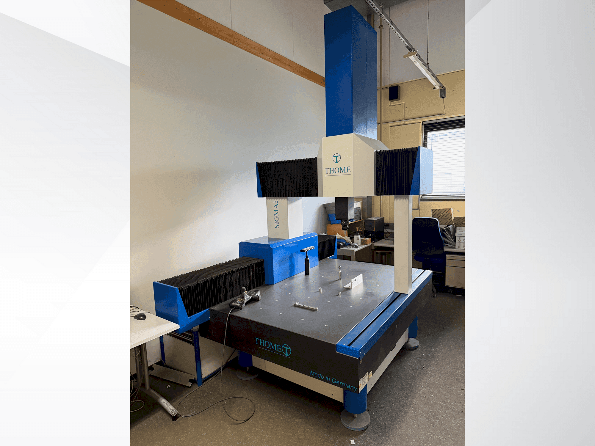 Widok z przodu maszyny THOME Prazision 3D Sigma